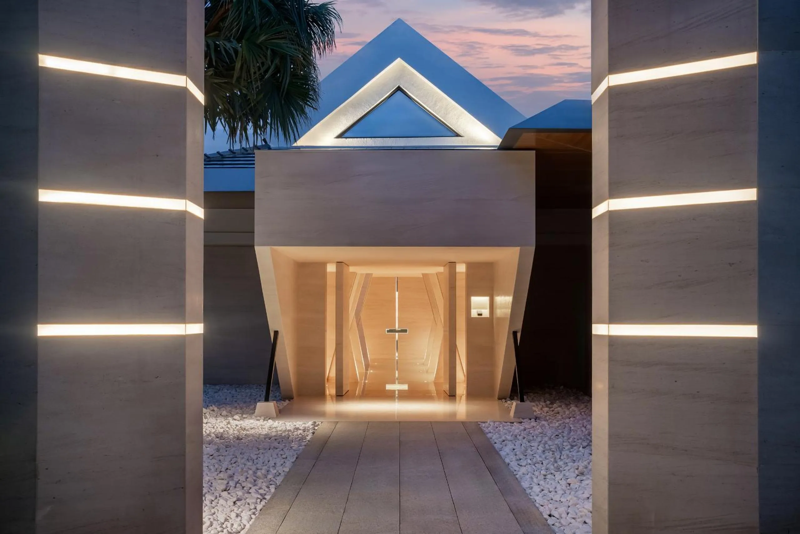 Area and facilities in Kimpton Aqeos Hainan by IHG