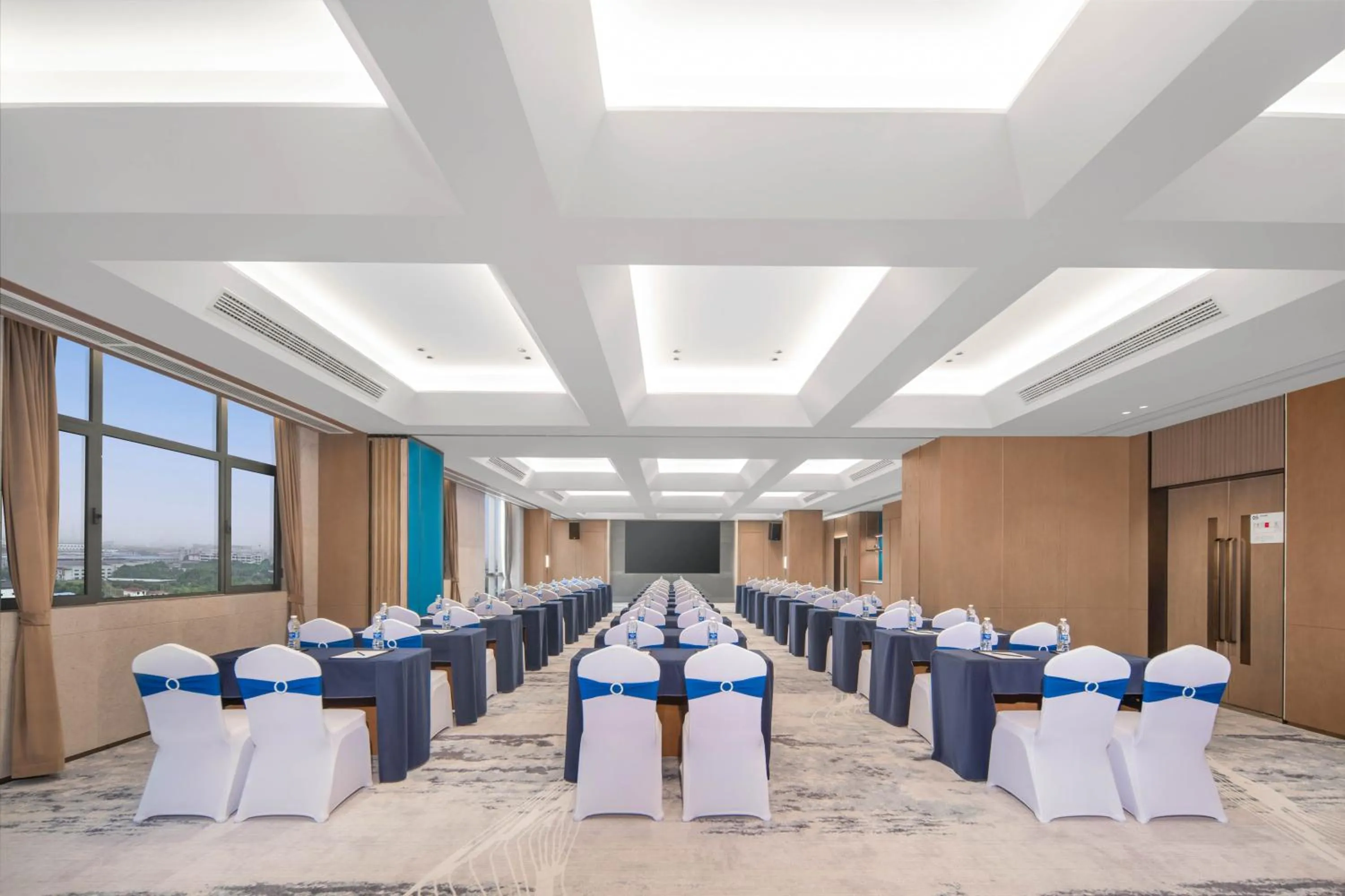 Meeting/conference room in Holiday Inn Express Wuxi Xishan by IHG