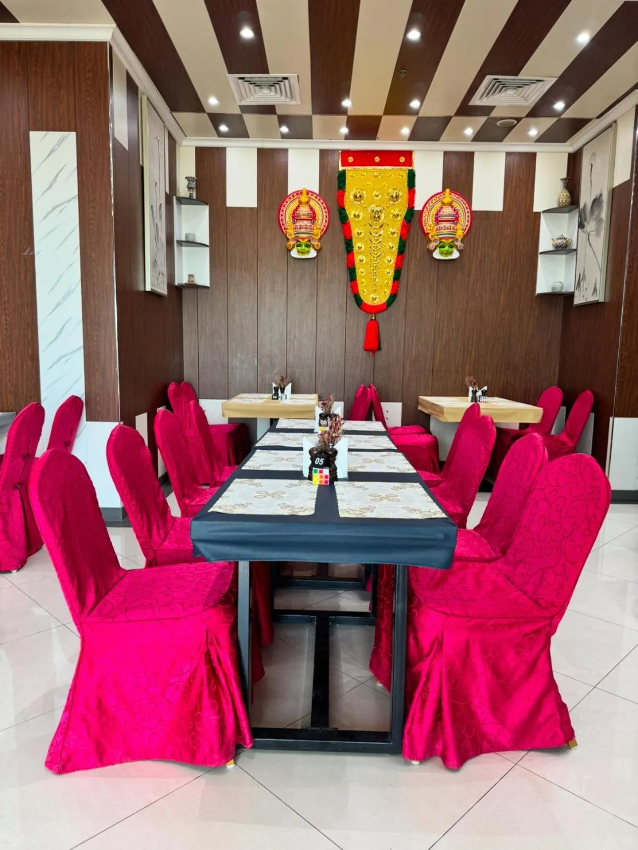 Restaurant/places to eat in Claridge Star Hotel