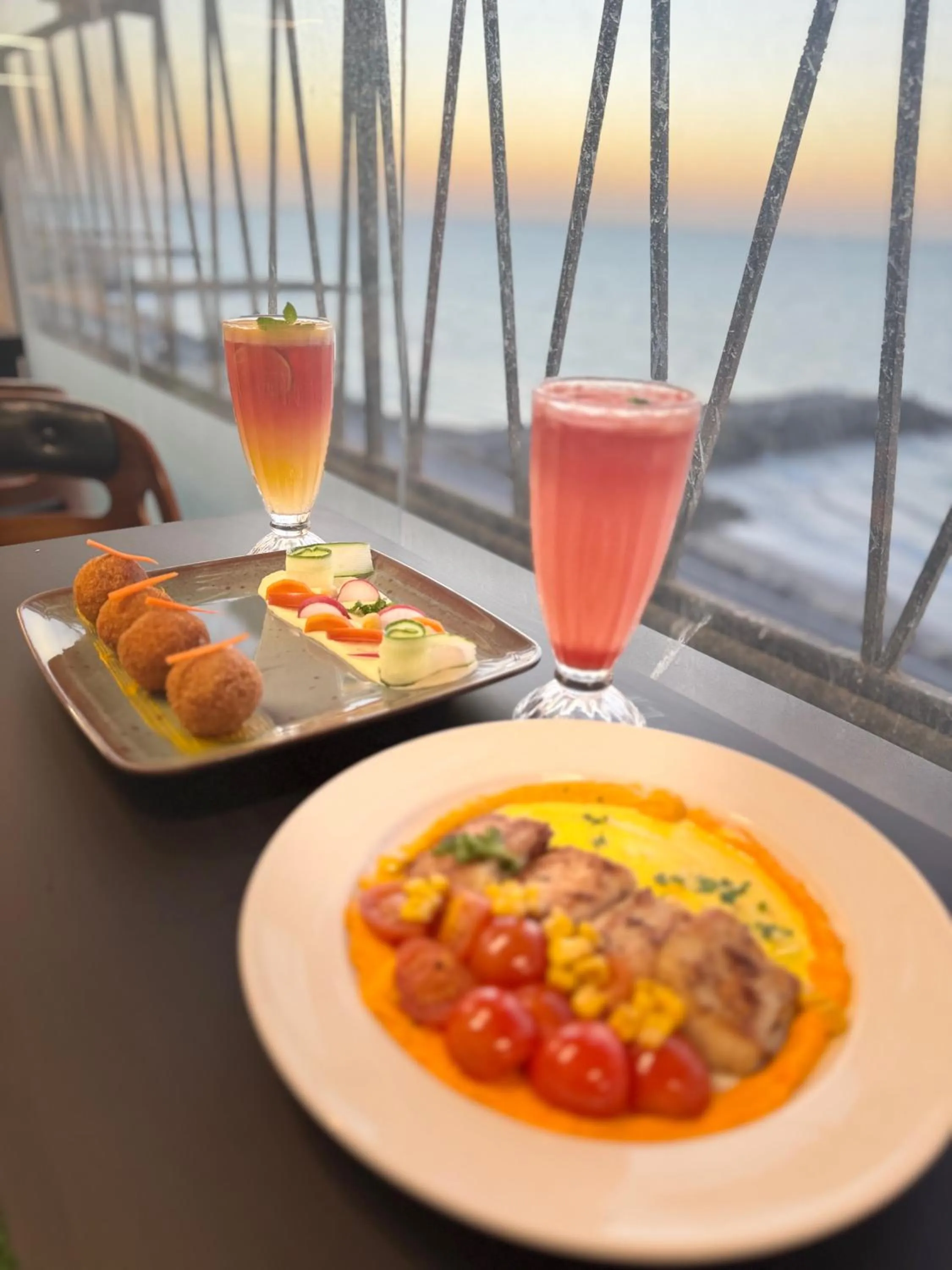 Restaurant/places to eat in Claridge Star Hotel