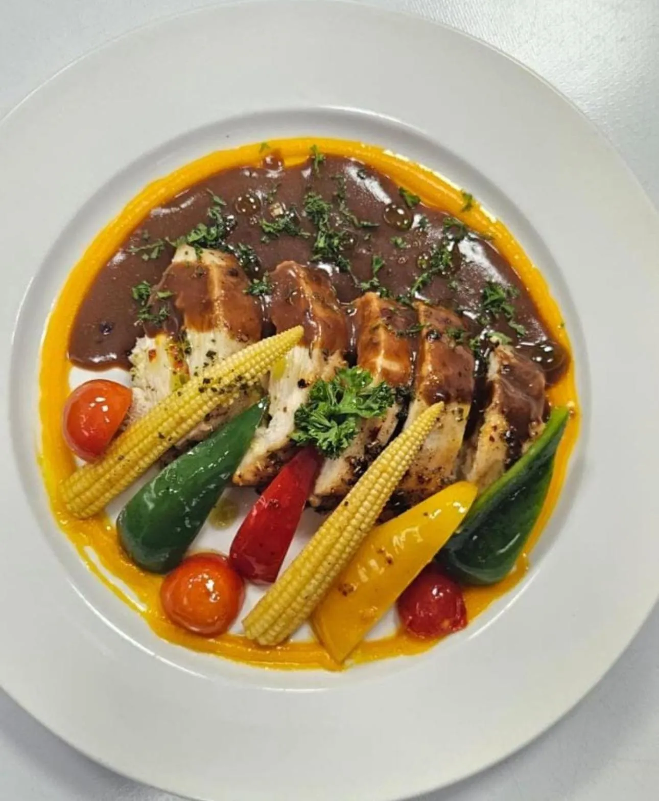 Restaurant/places to eat in Claridge Star Hotel