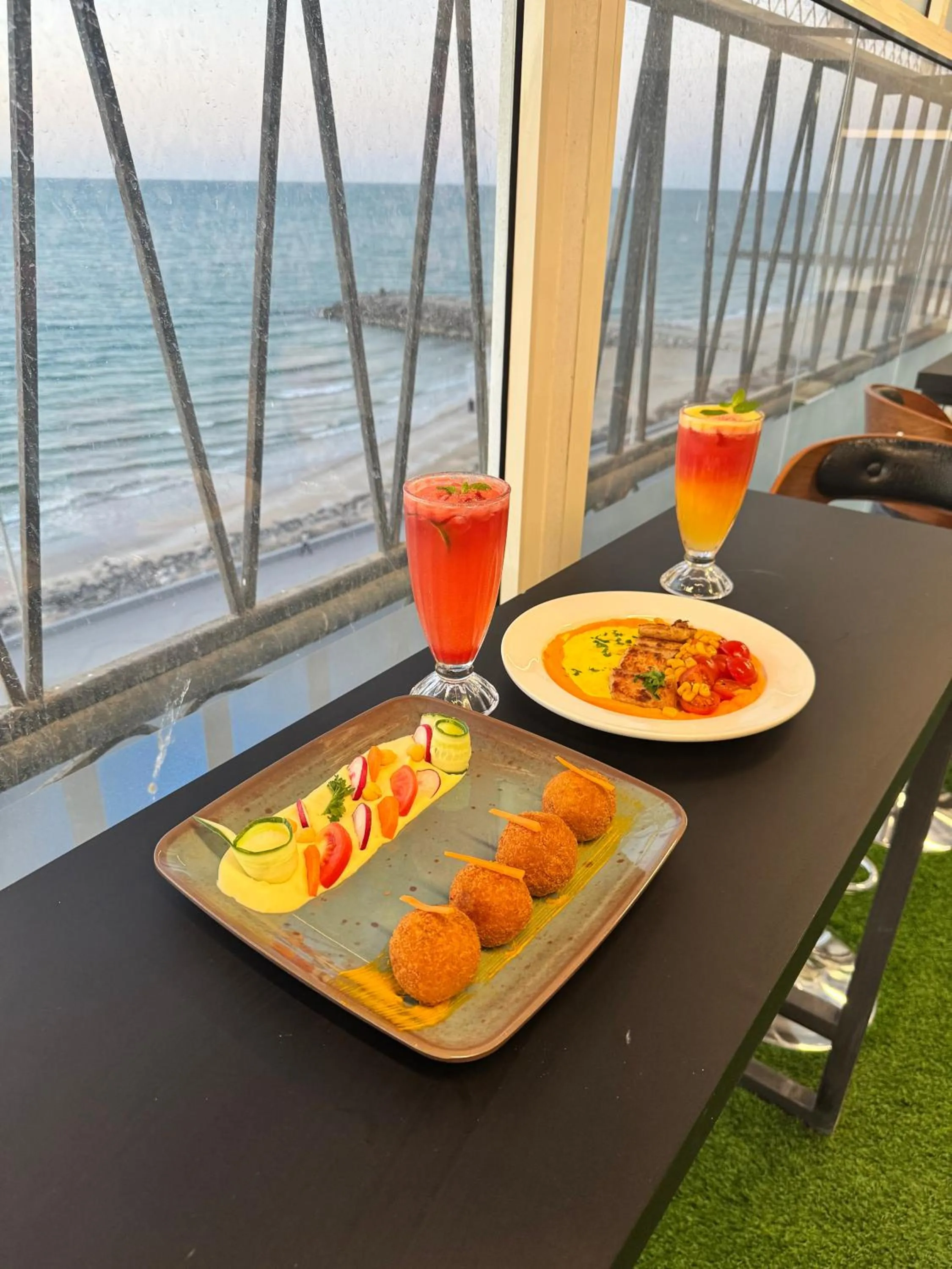 Restaurant/places to eat in Claridge Star Hotel