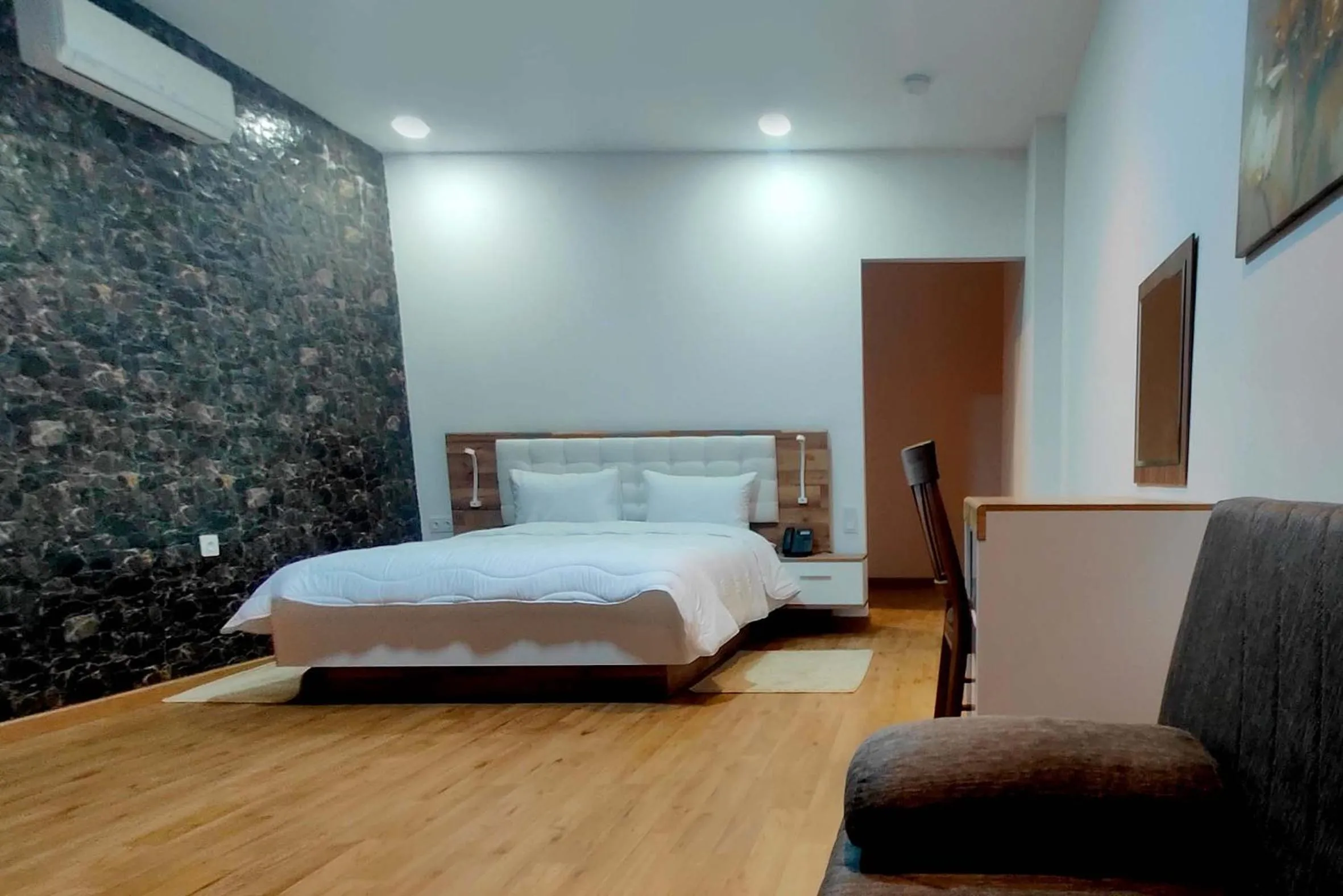 Bedroom, Bed in Villa Mirasol Hotel