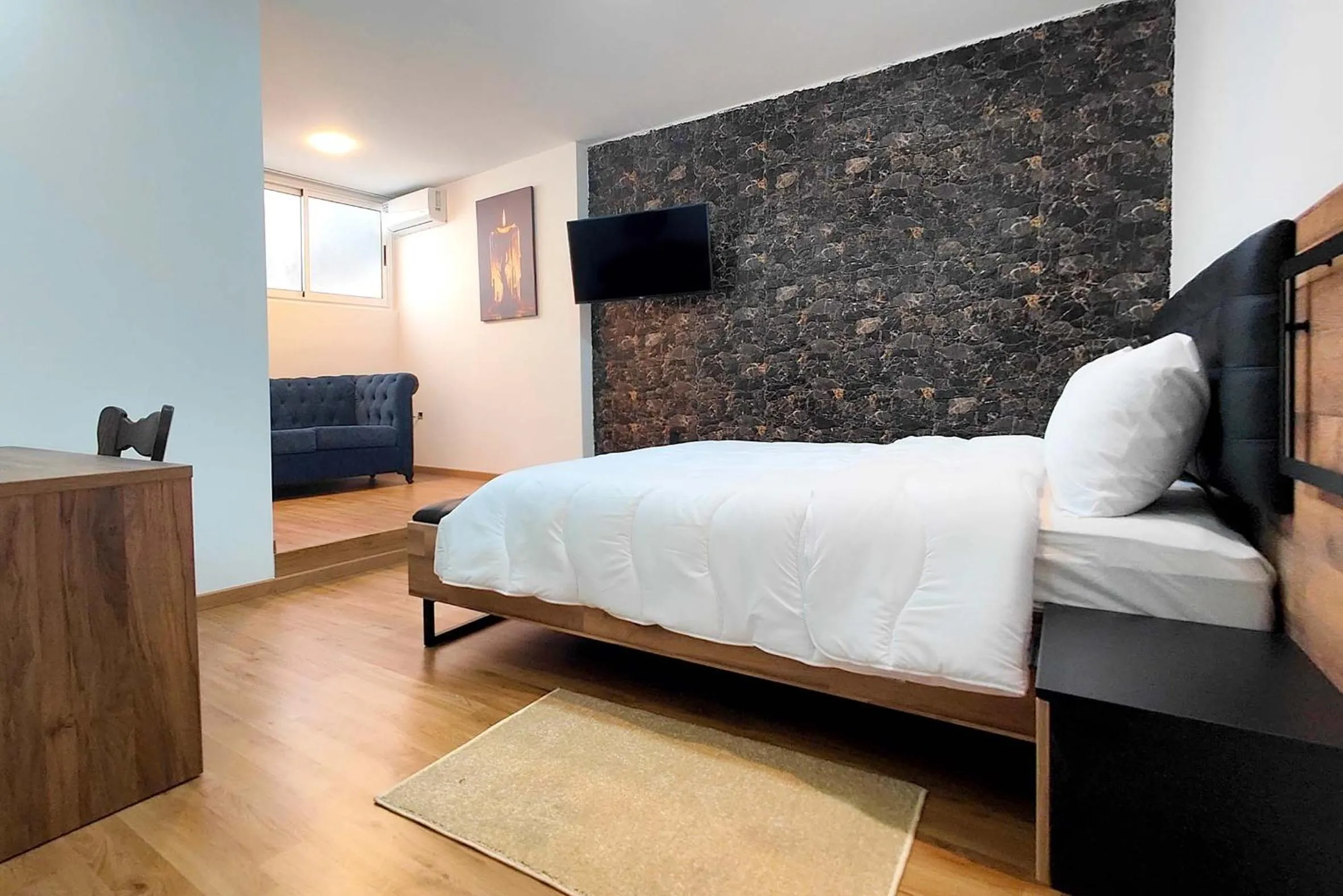 Property building, Bed in Villa Mirasol Hotel