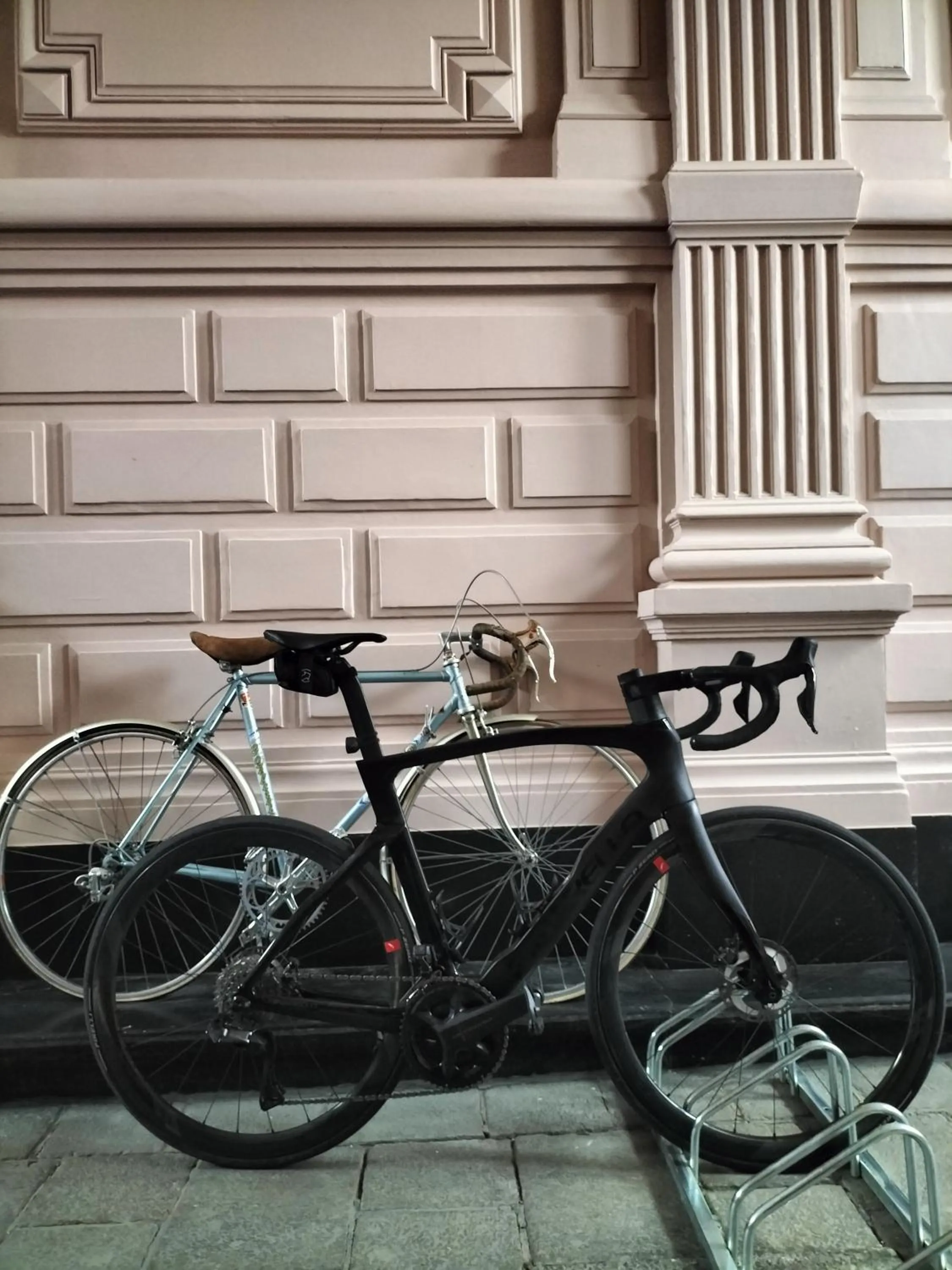 Cycling in La Maison Bleue de Roubaix