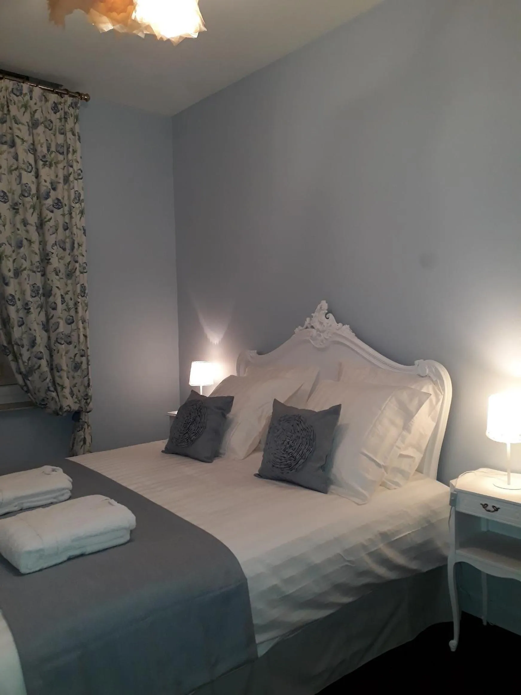 Photo of the whole room in La Maison Bleue de Roubaix