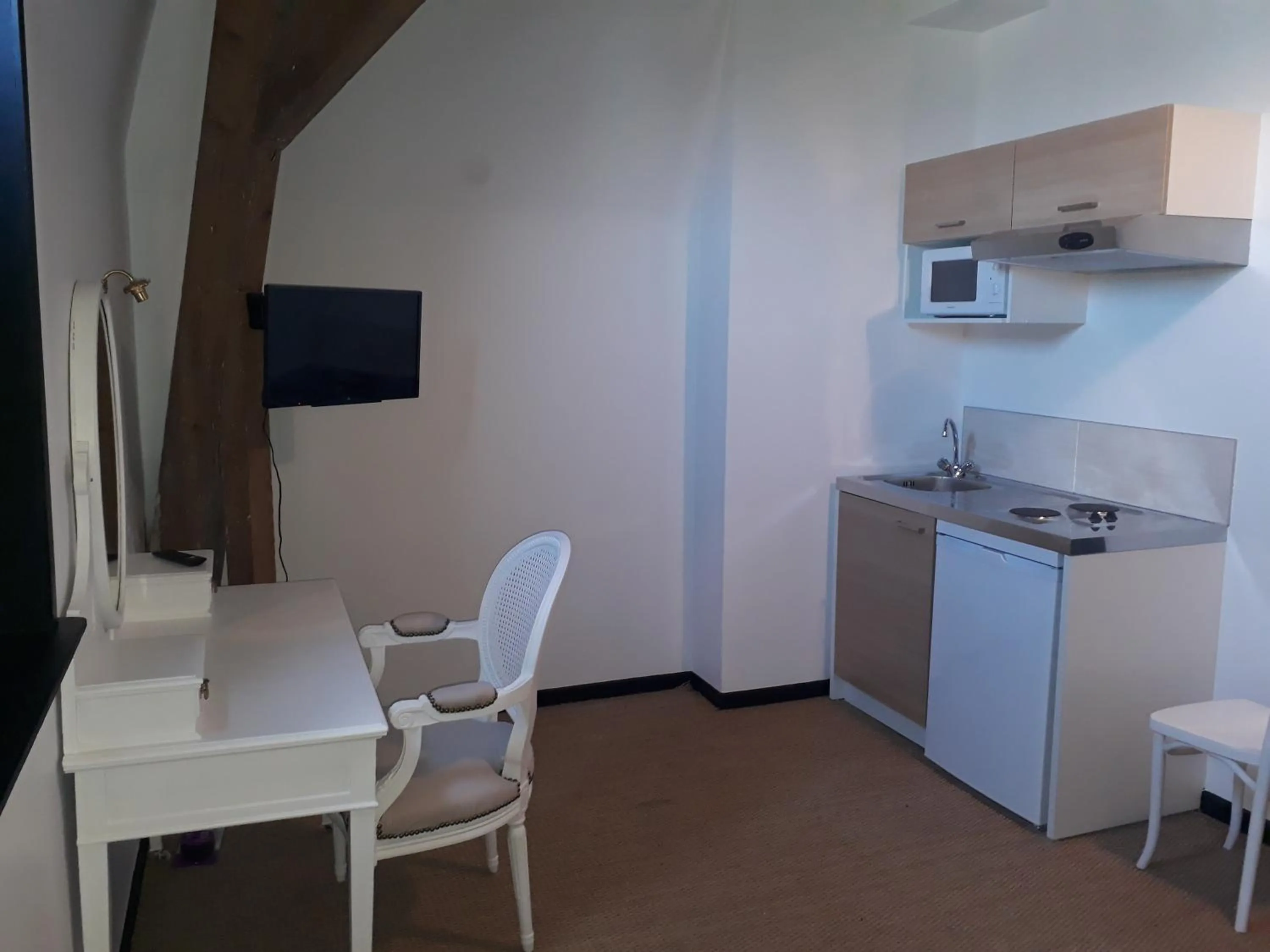 Kitchen or kitchenette in La Maison Bleue de Roubaix