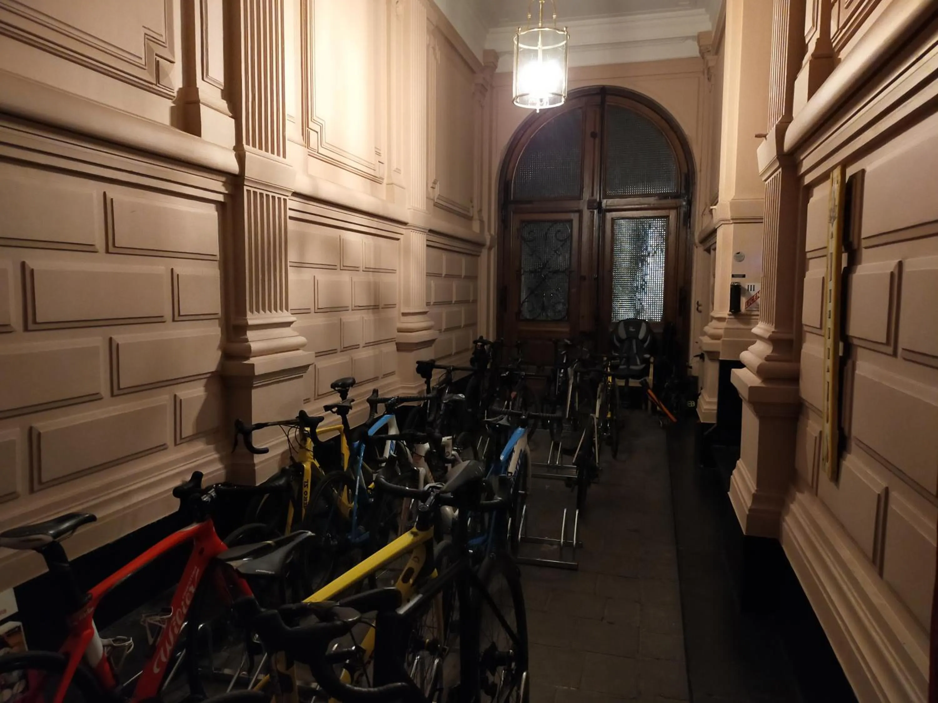 Cycling in La Maison Bleue de Roubaix