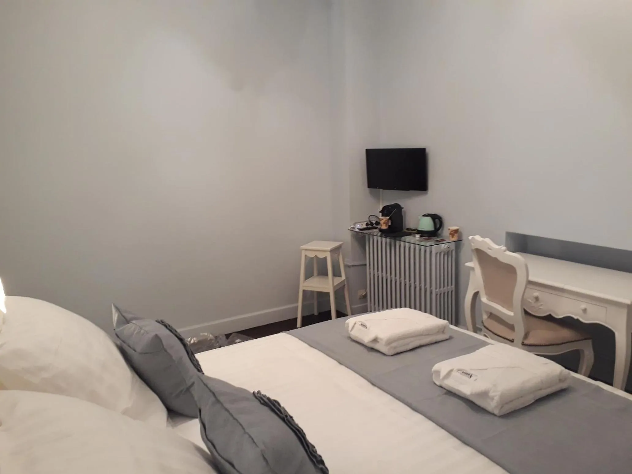 Photo of the whole room in La Maison Bleue de Roubaix