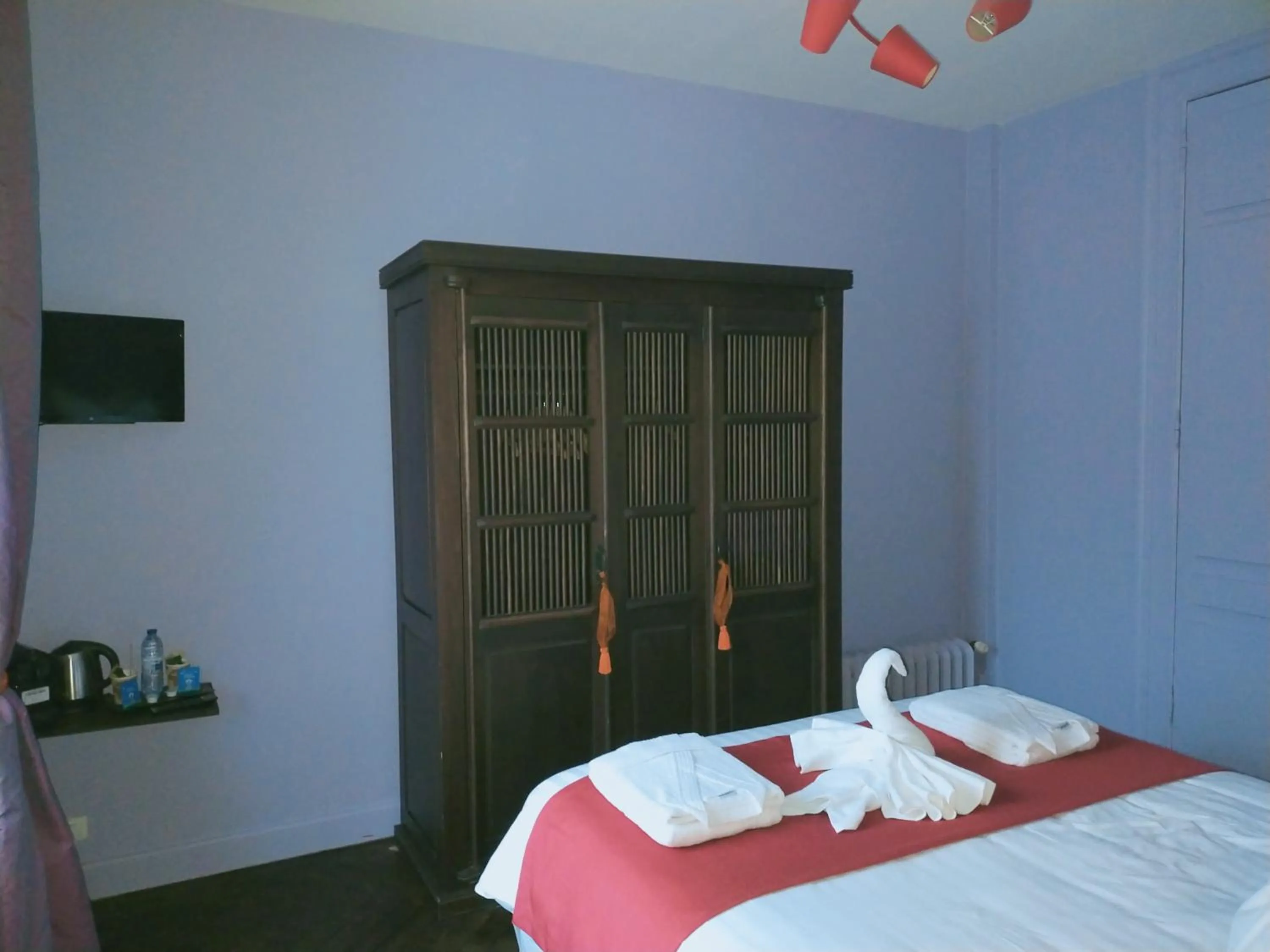 Photo of the whole room in La Maison Bleue de Roubaix