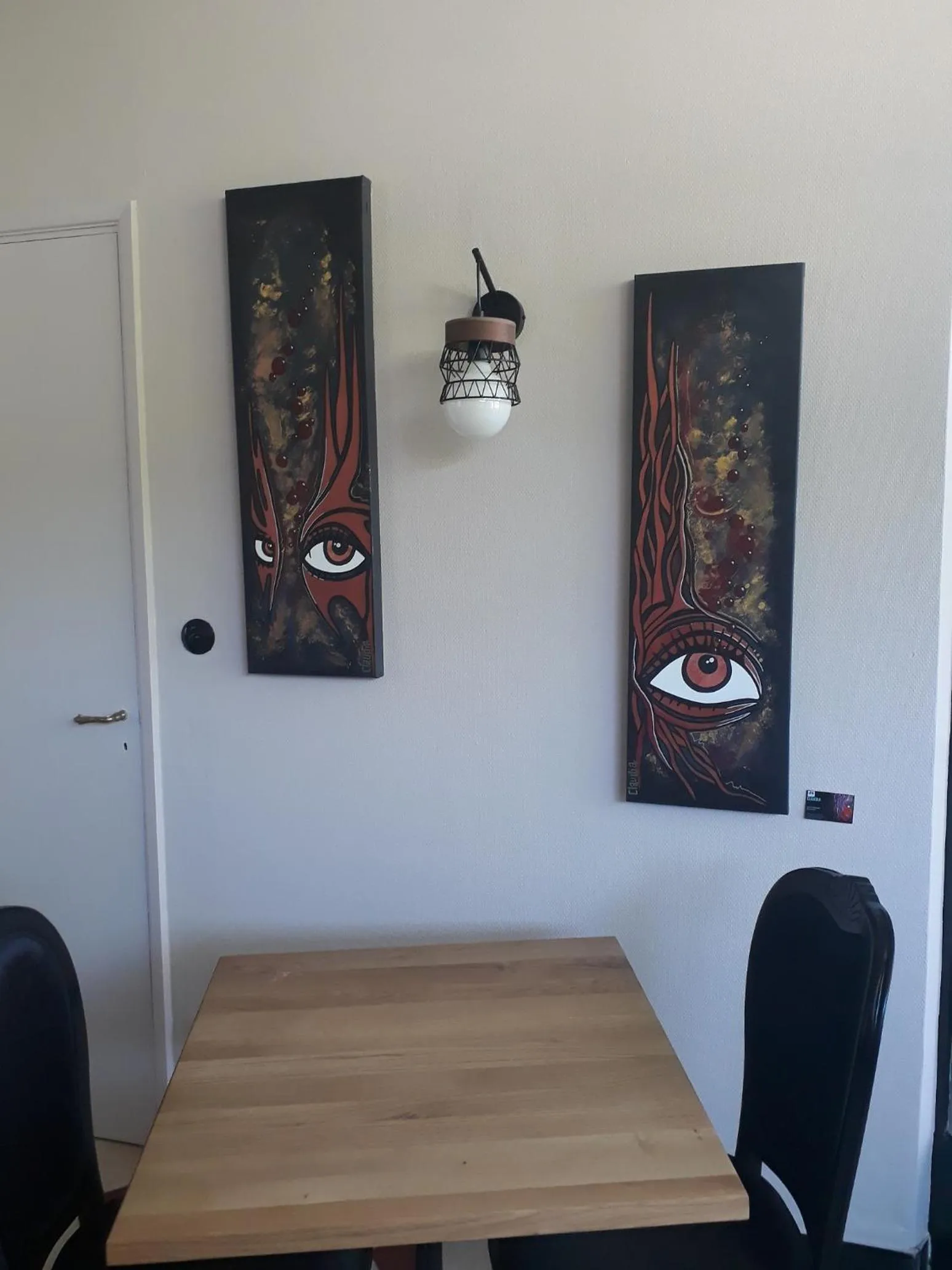 Dining area in La Maison Bleue de Roubaix