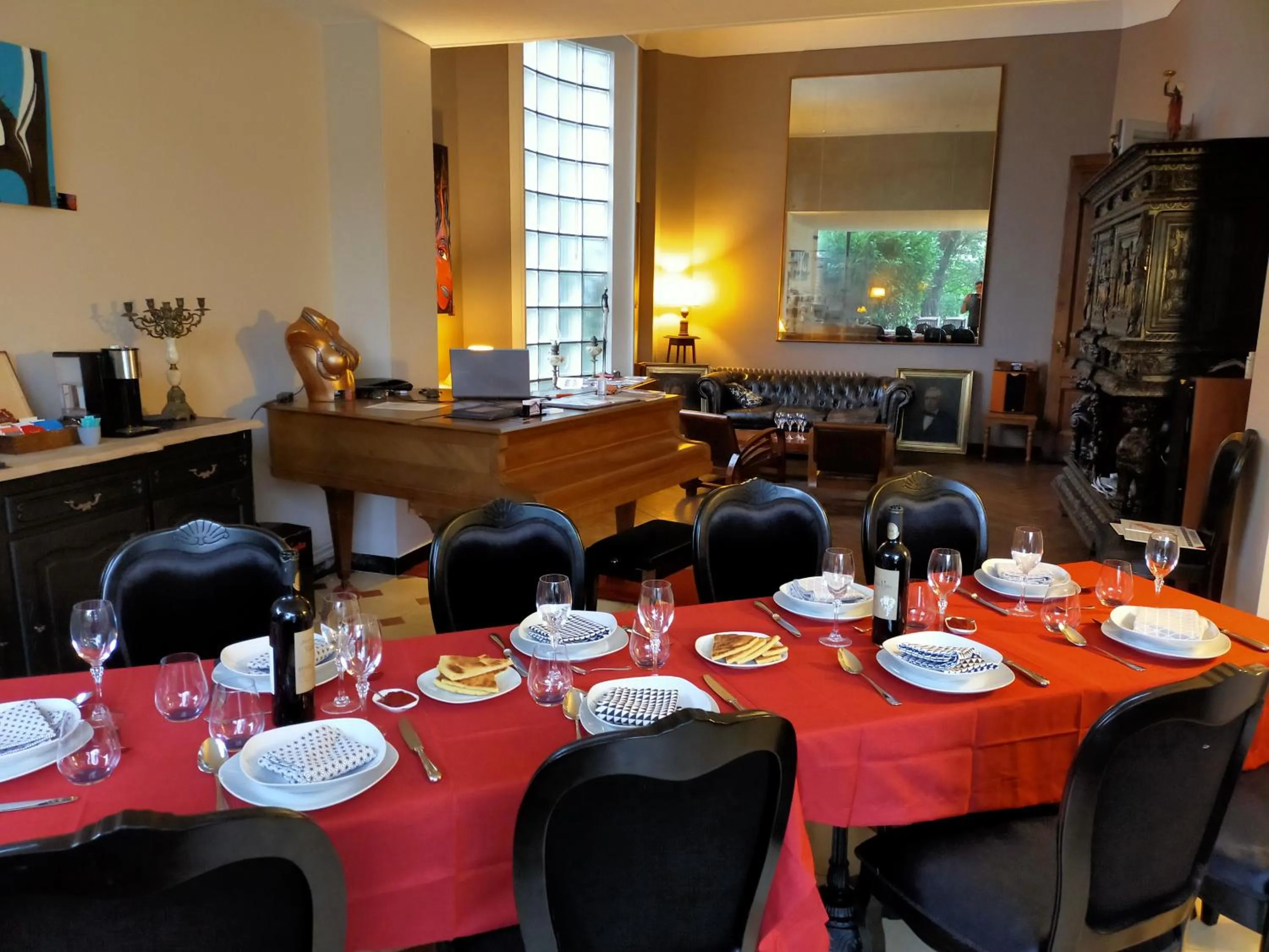 Restaurant/places to eat in La Maison Bleue de Roubaix