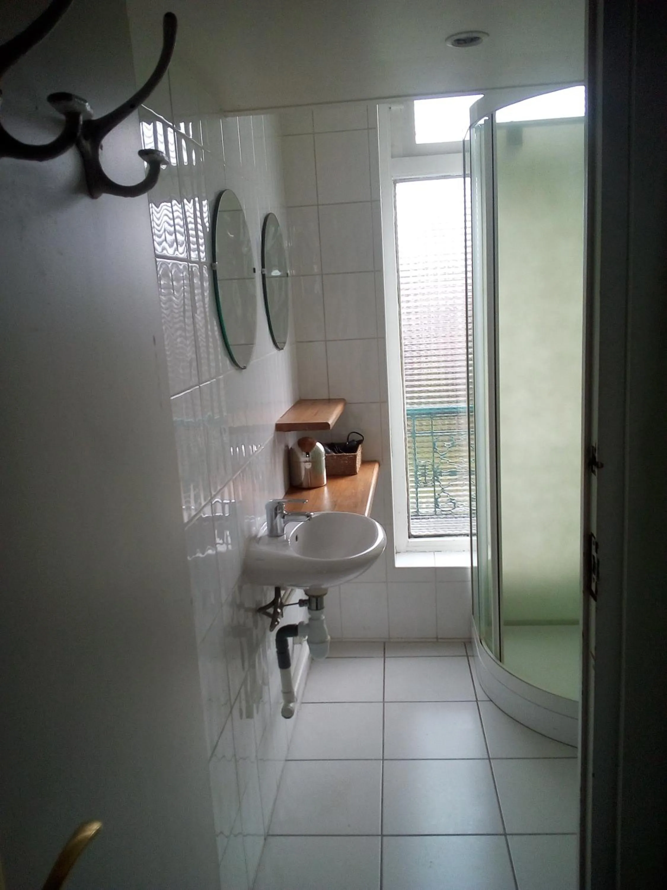 Shower in La Maison Bleue de Roubaix