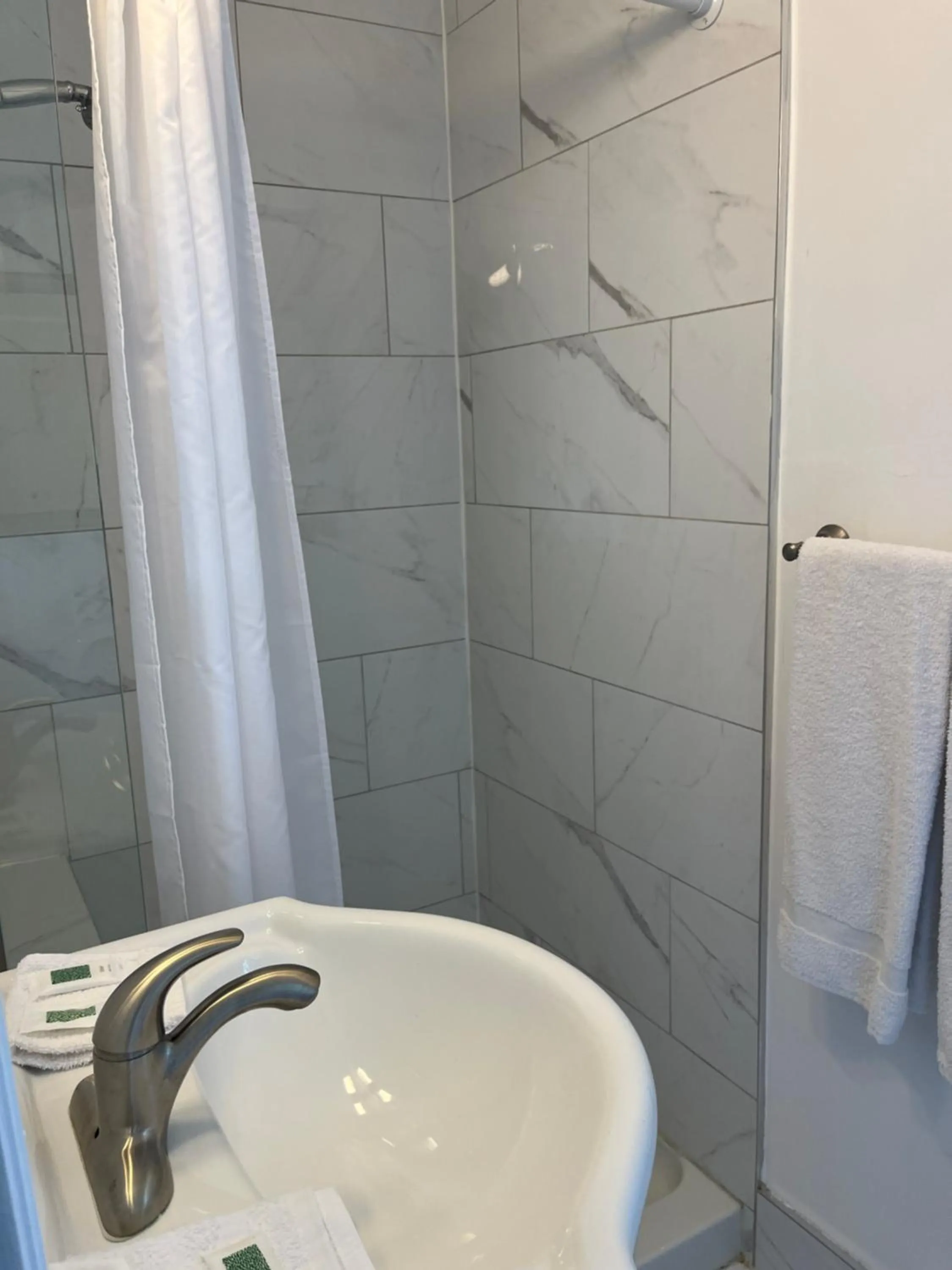 Shower in Eastcourtmotel