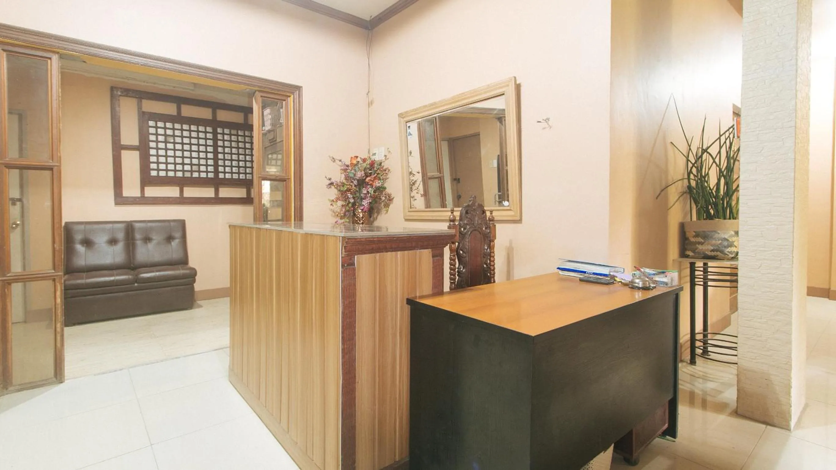 Lobby or reception in Kababayan Pensione House by RedDoorz