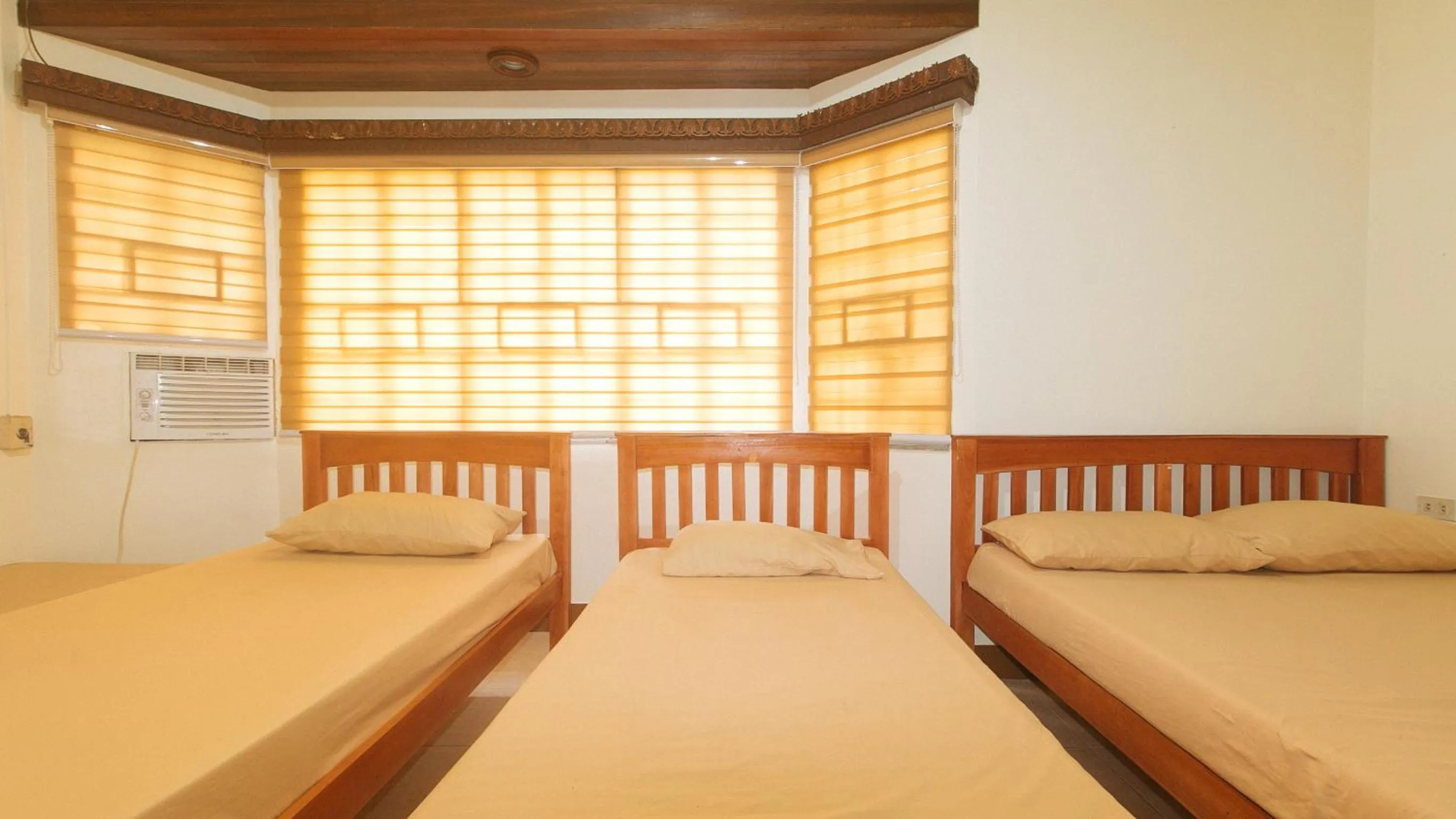 Bed in Kababayan Pensione House by RedDoorz