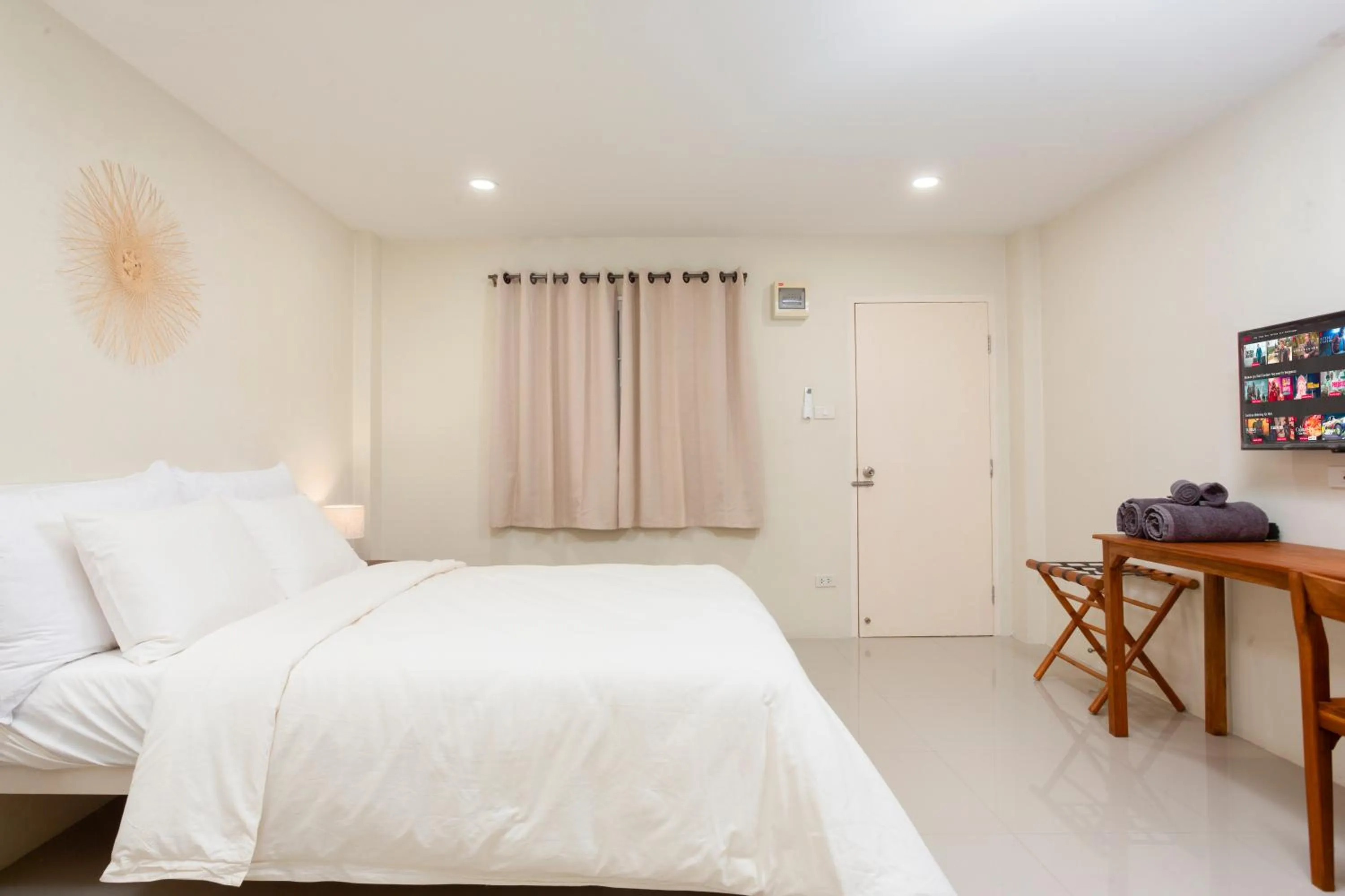 TV and multimedia, Bed in Comfy Corner Hotel