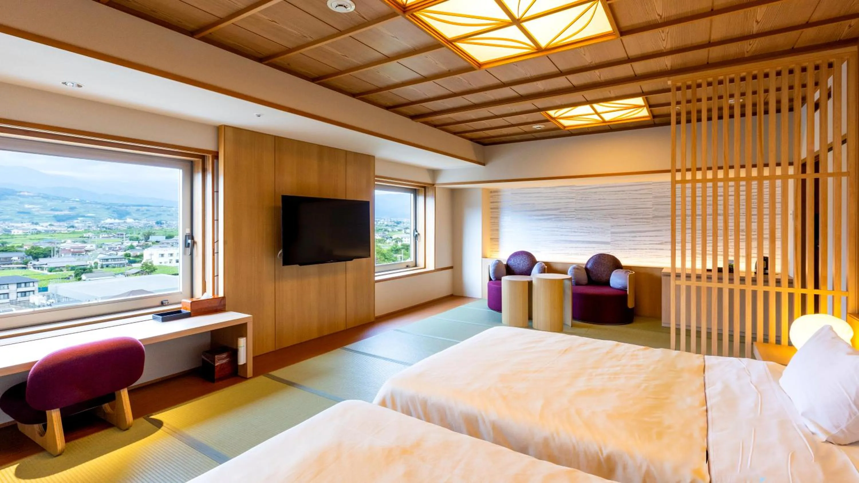 Living room, Bed in Hotel Kasugai
