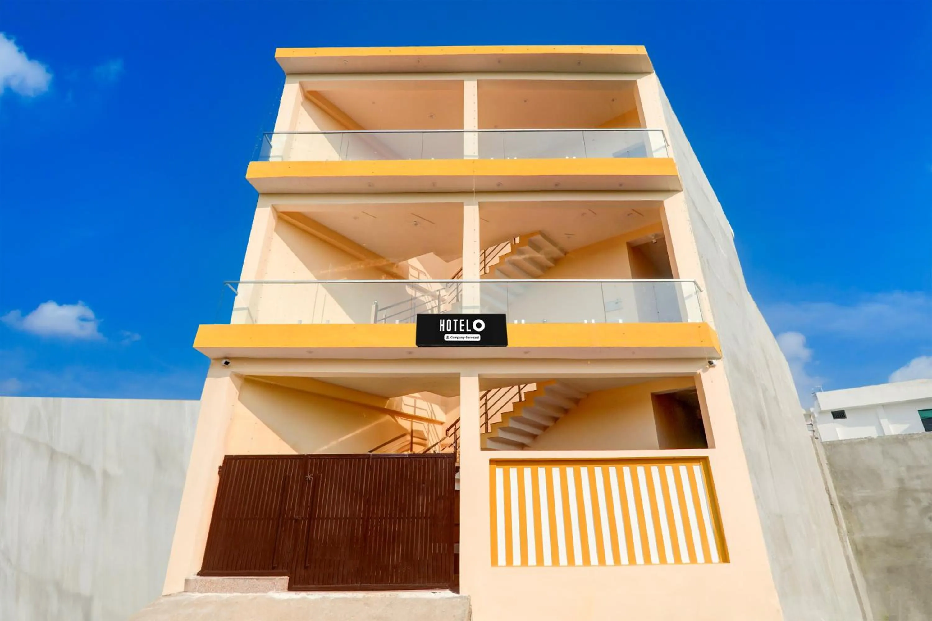 Facade/entrance in Super Hotel O Arjun Ganj