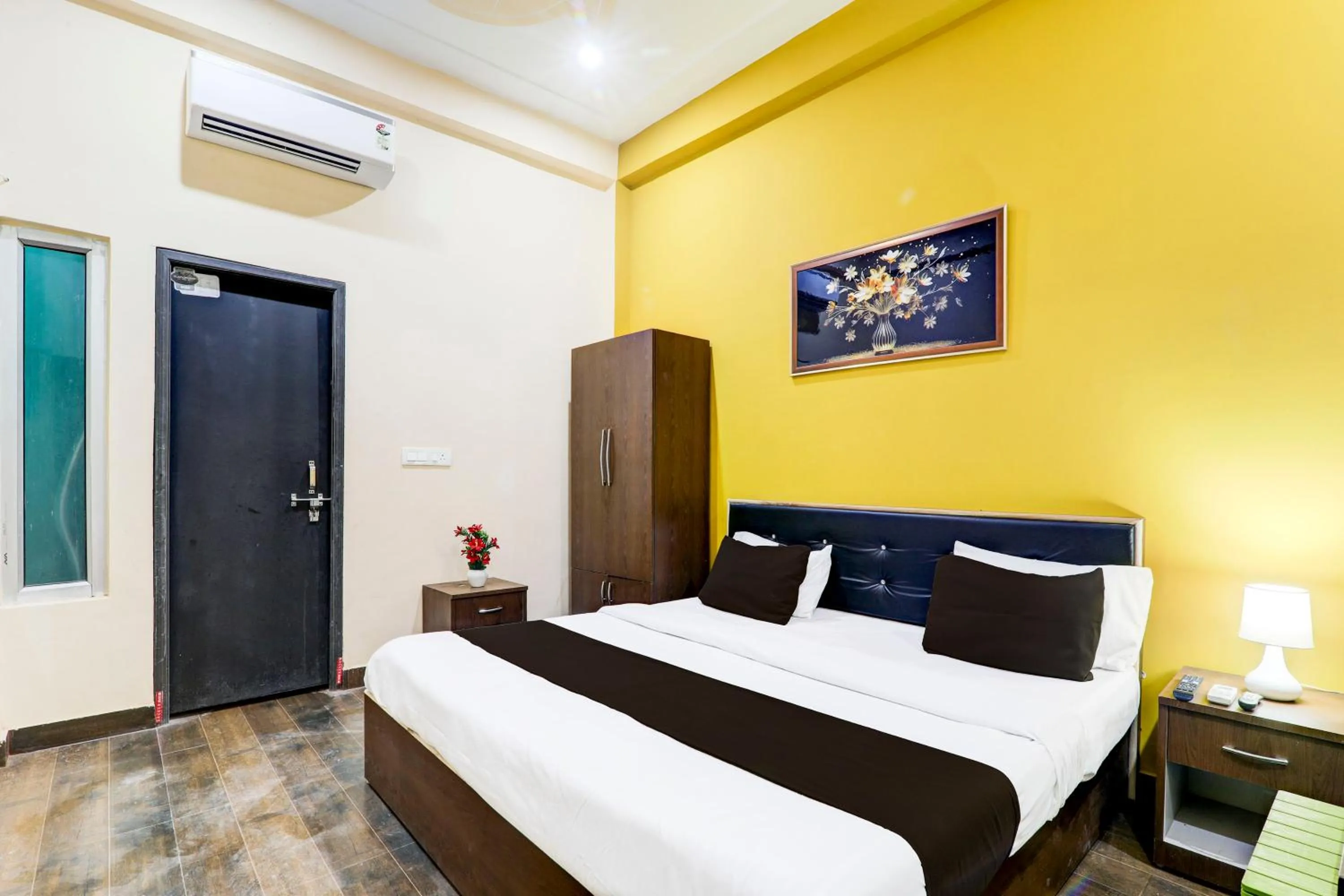 Bedroom, Bed in Super Hotel O Arjun Ganj