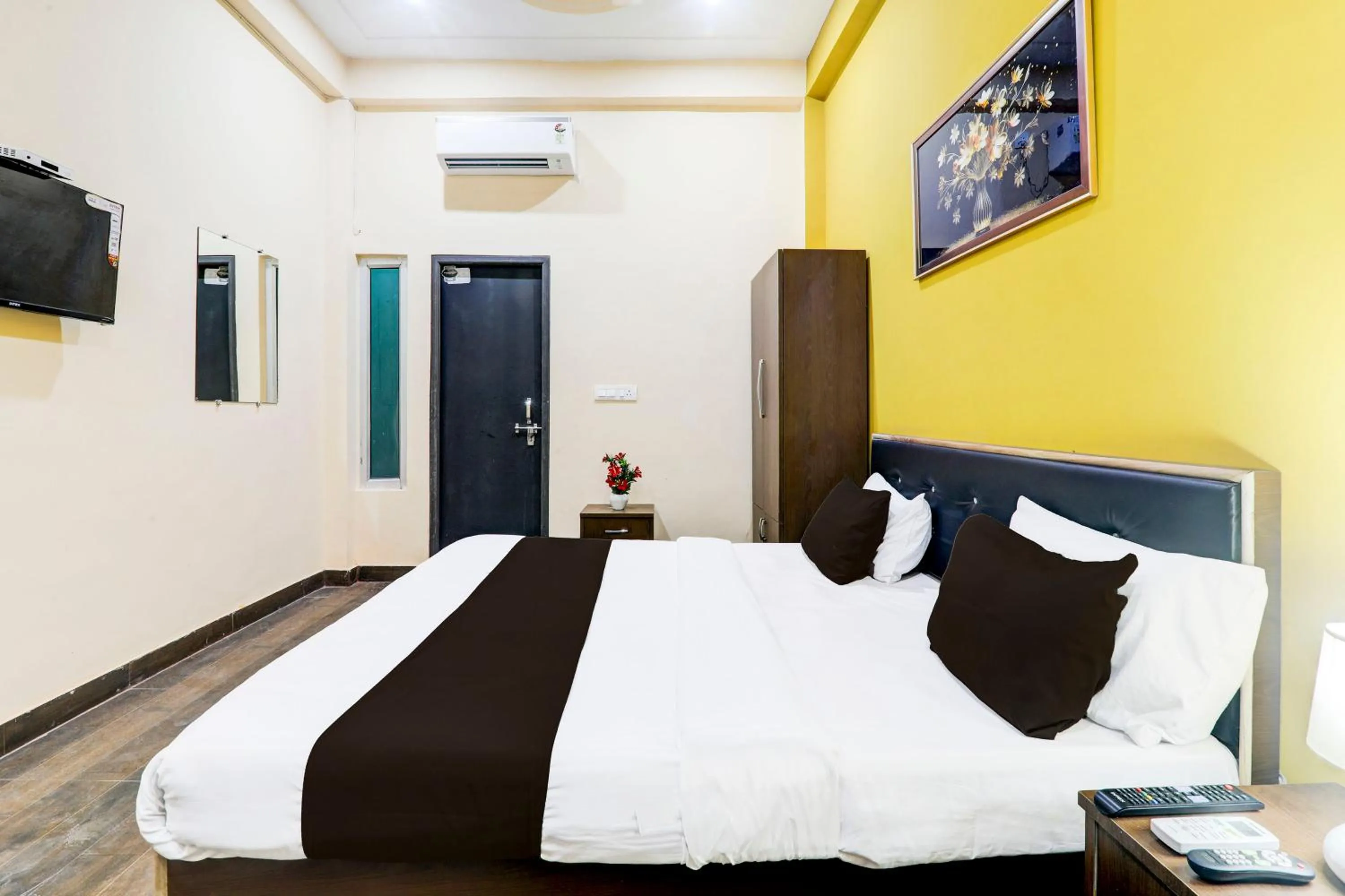 Bedroom, Bed in Super Hotel O Arjun Ganj