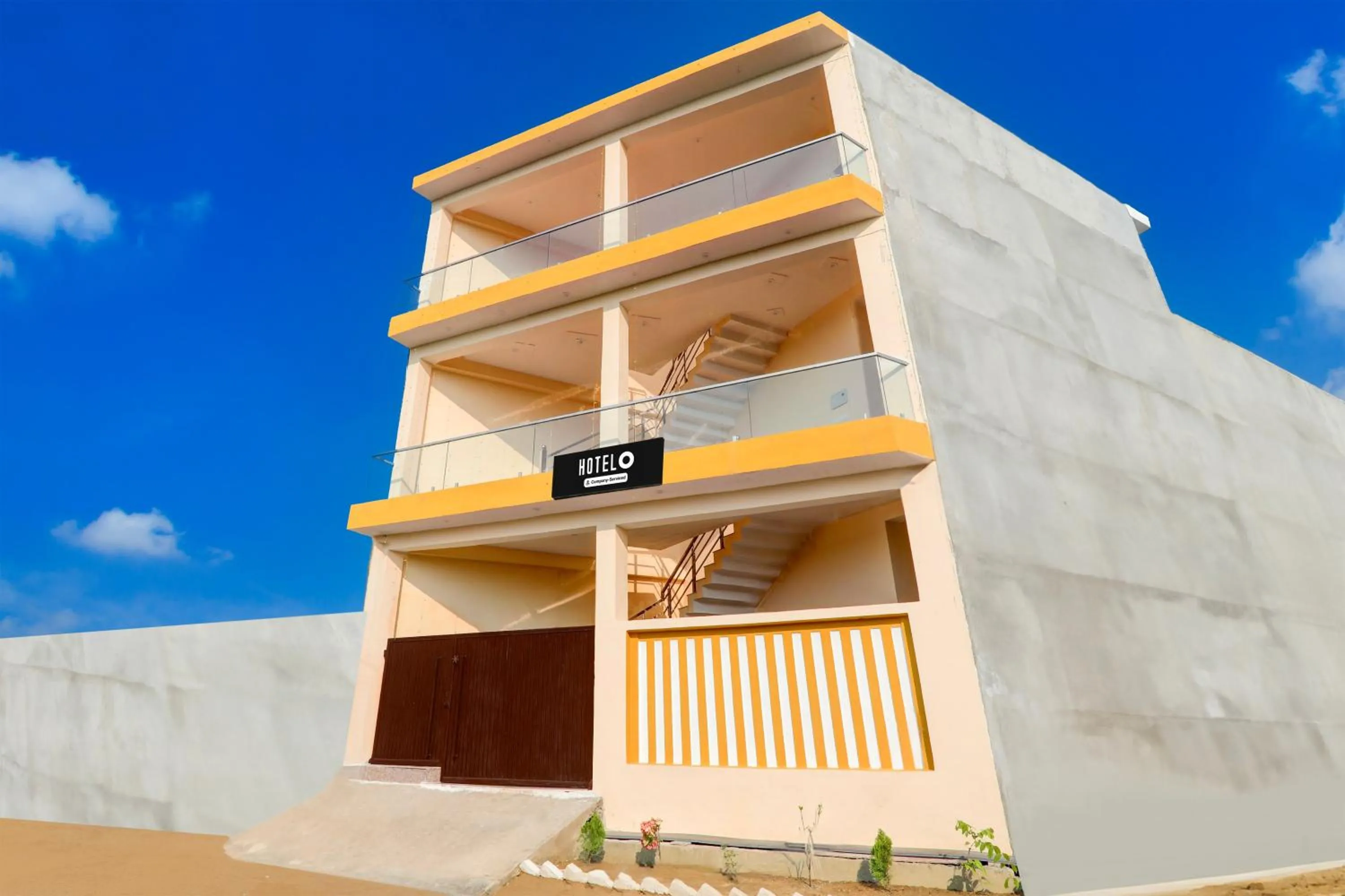 Facade/entrance in Super Hotel O Arjun Ganj