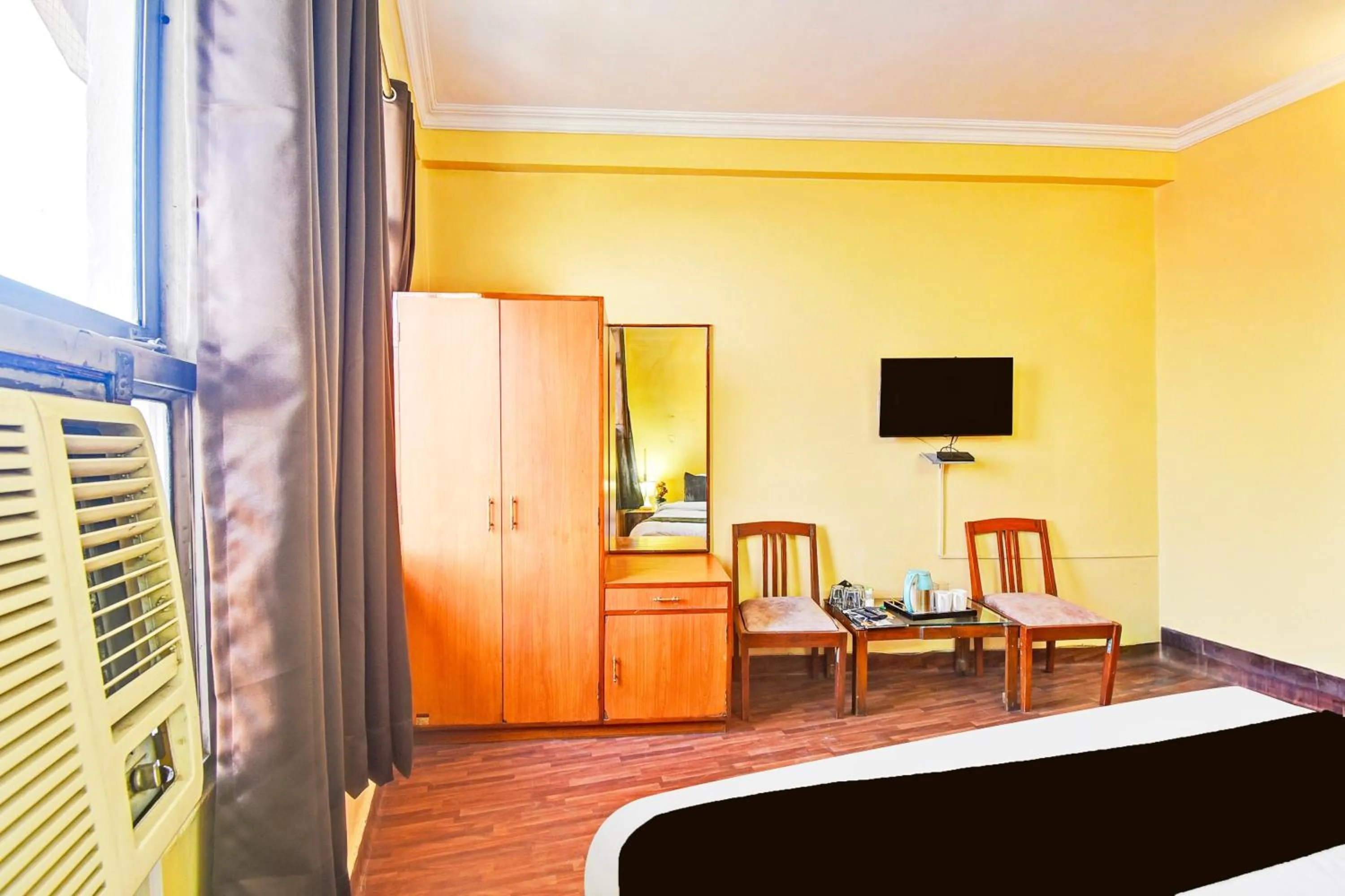 Bedroom, Bed in Super Collection O Hathroi Market Near Dhuleshwar Garden formerly Hotel Rishi