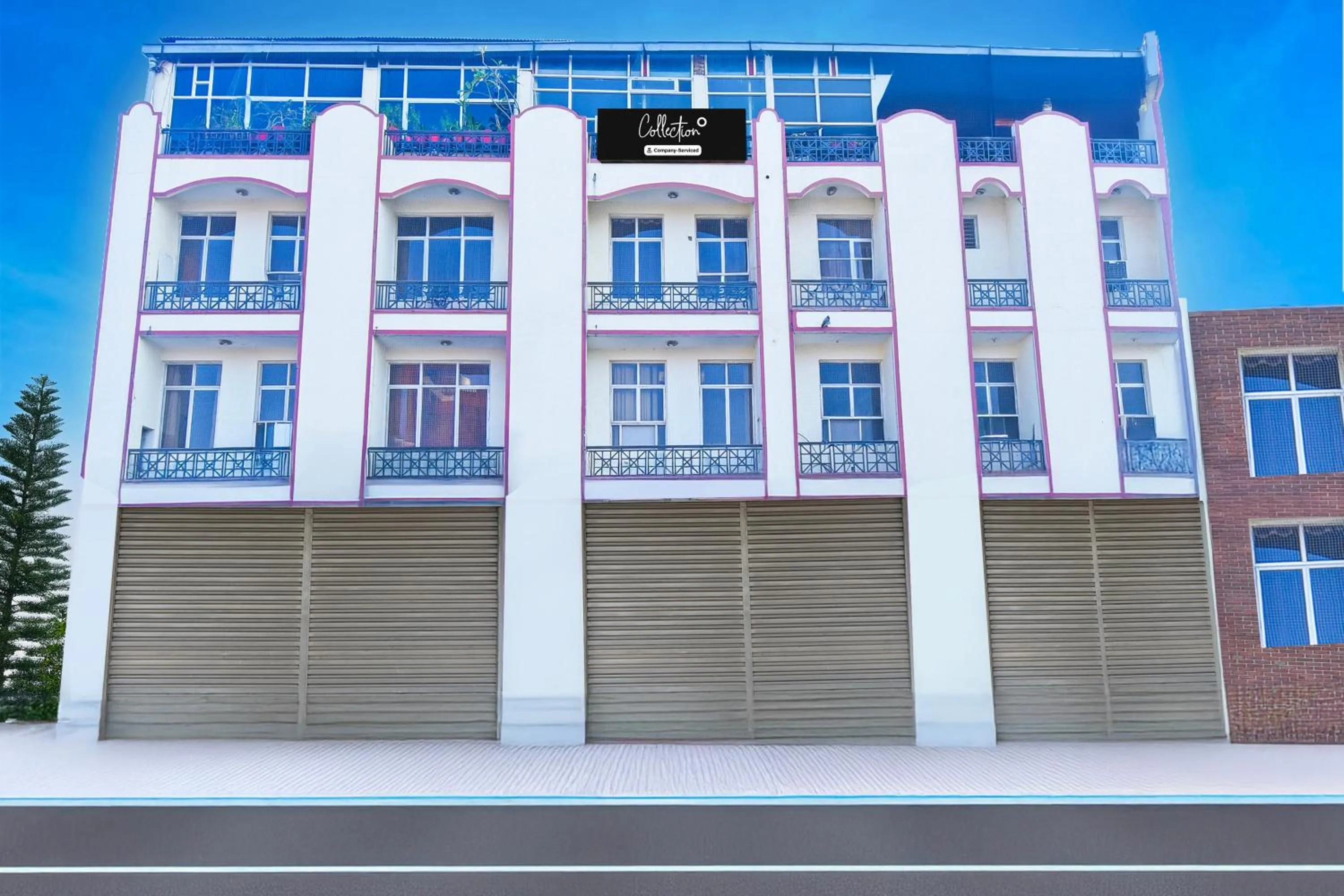 Facade/entrance in Super Collection O Hathroi Market Near Dhuleshwar Garden formerly Hotel Rishi