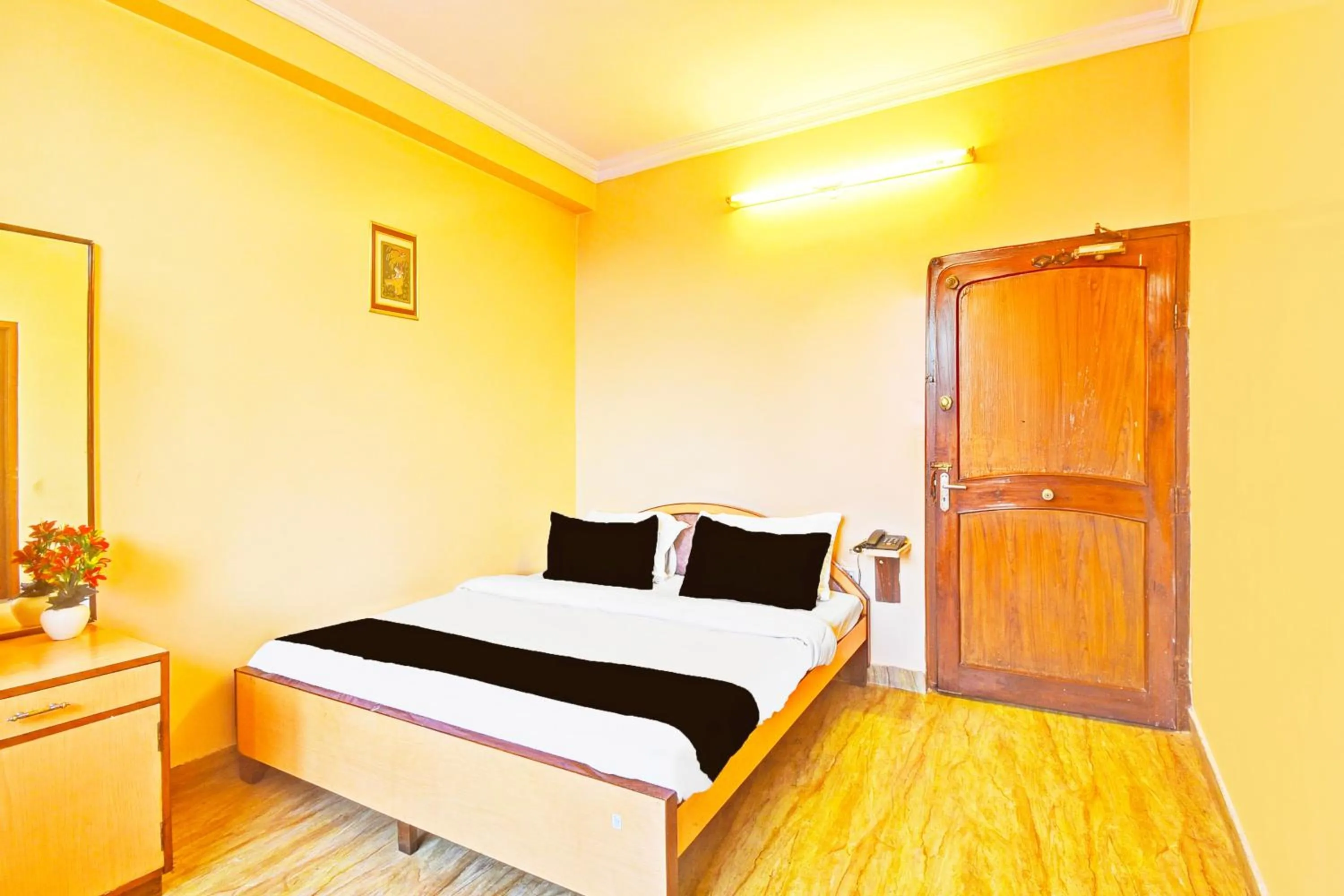 Bedroom, Bed in Super Collection O Hathroi Market Near Dhuleshwar Garden formerly Hotel Rishi