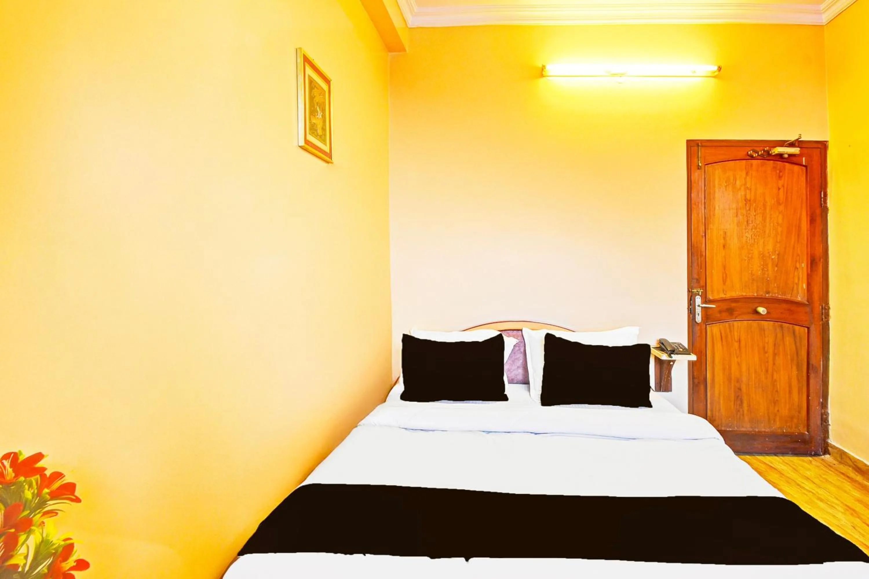 Bedroom, Bed in Super Collection O Hathroi Market Near Dhuleshwar Garden formerly Hotel Rishi