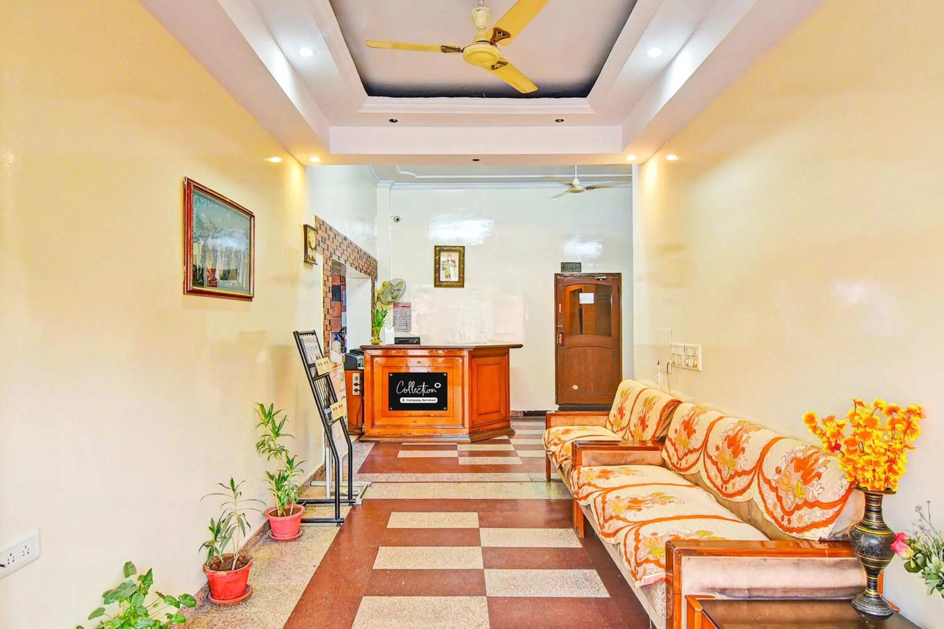 Lobby or reception in Super Collection O Hathroi Market Near Dhuleshwar Garden formerly Hotel Rishi