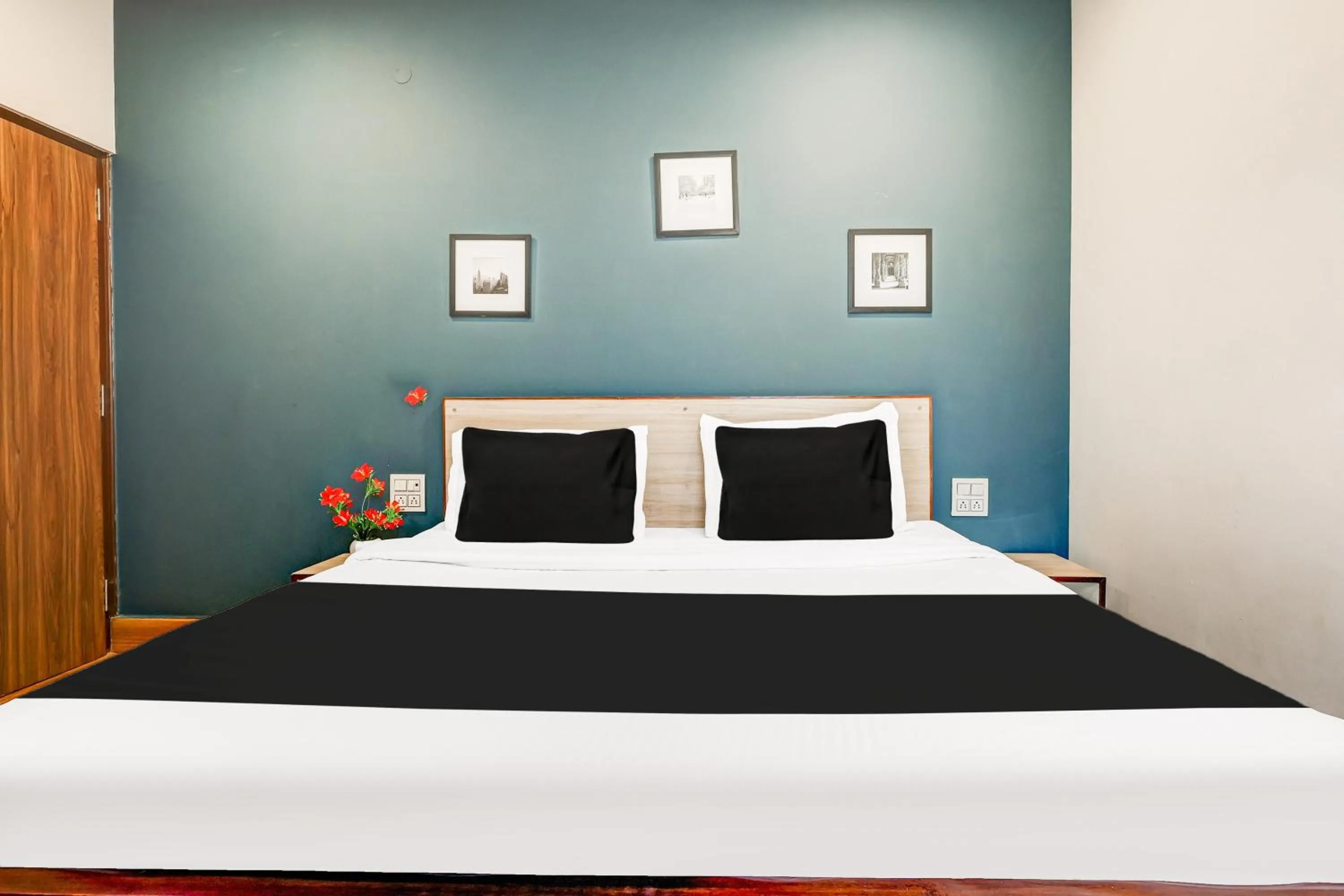 Bedroom, Bed in Super Collection O Palam Near Railway Station