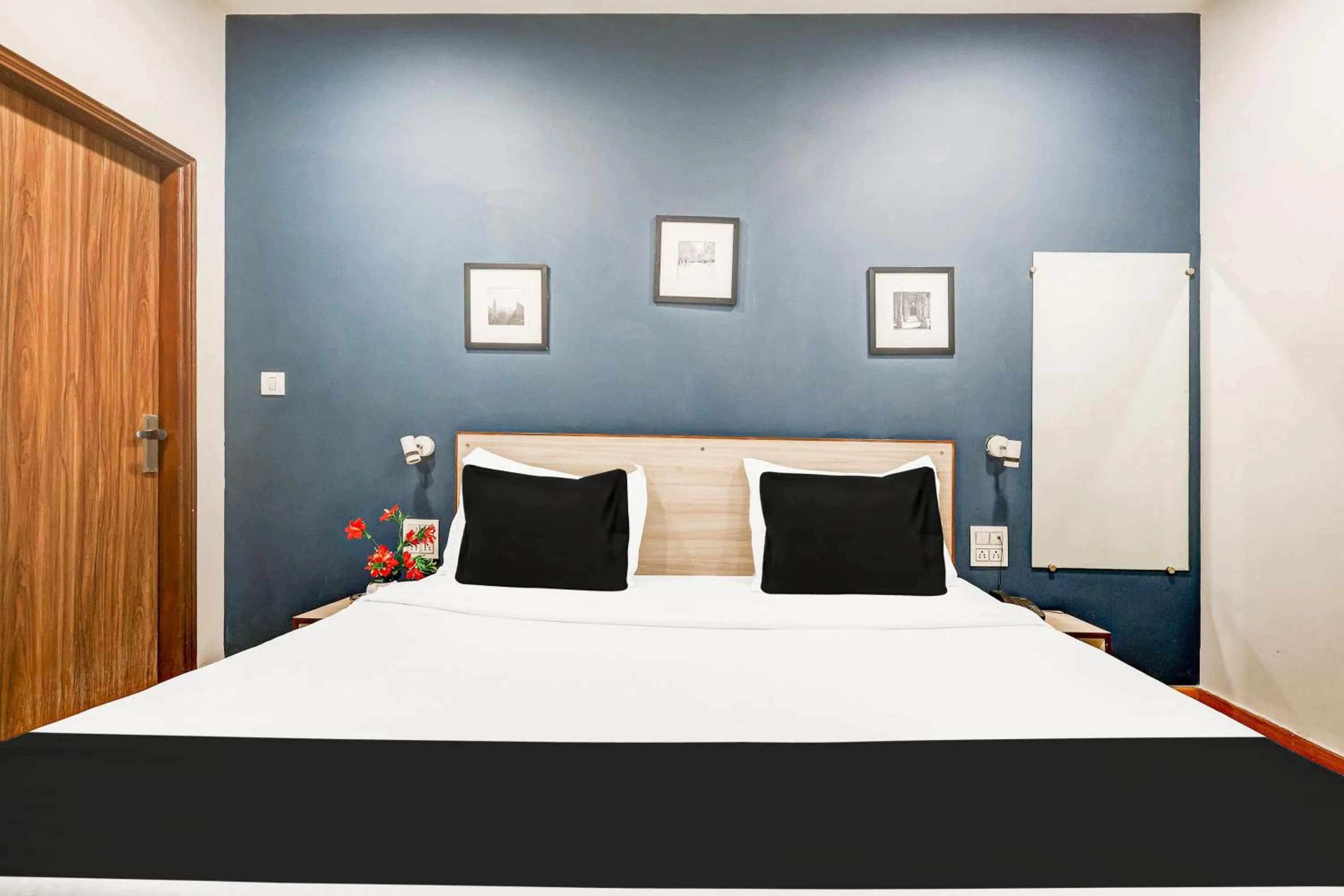 Bedroom, Bed in Super Collection O Palam Near Railway Station