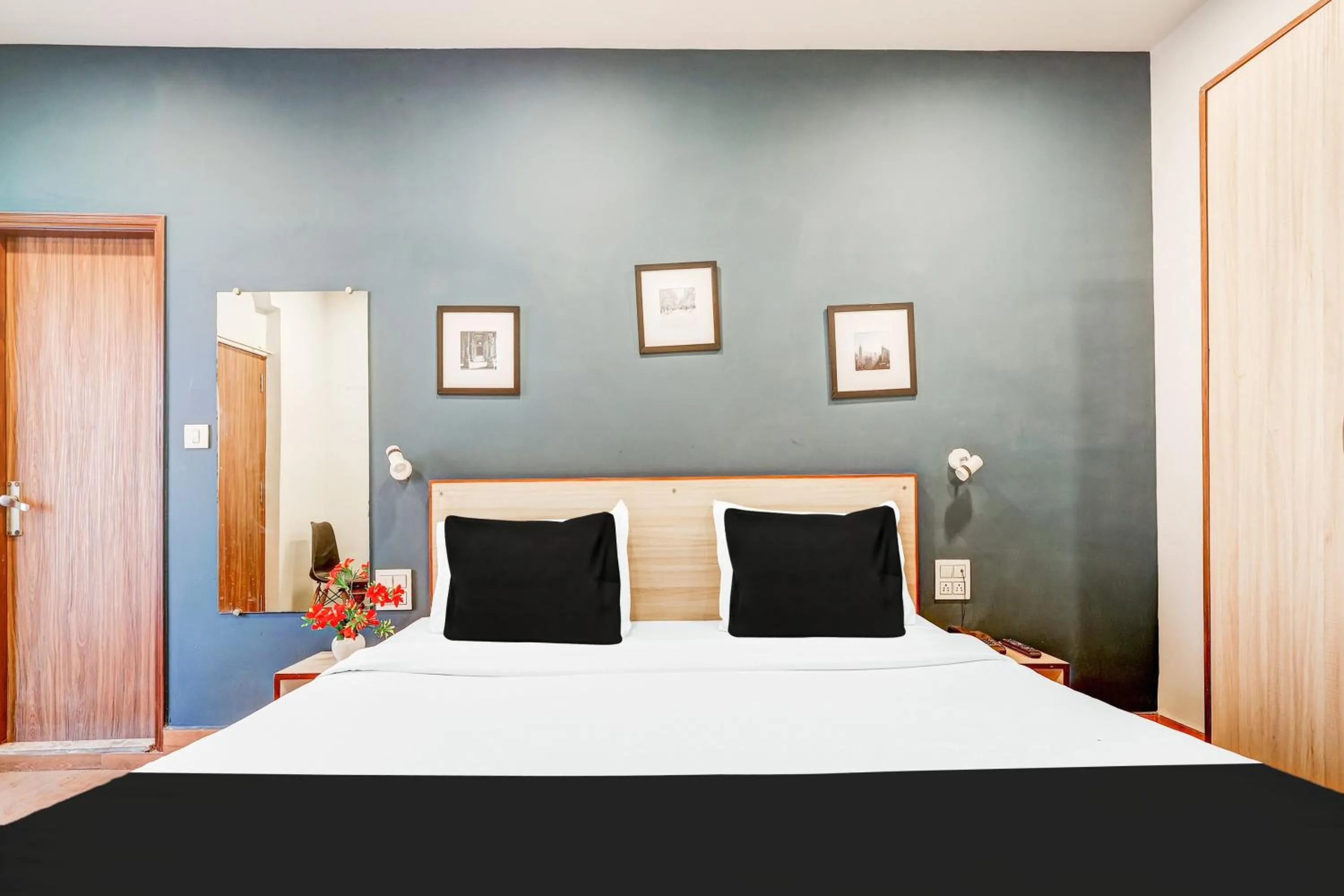 Bedroom, Bed in Super Collection O Palam Near Railway Station