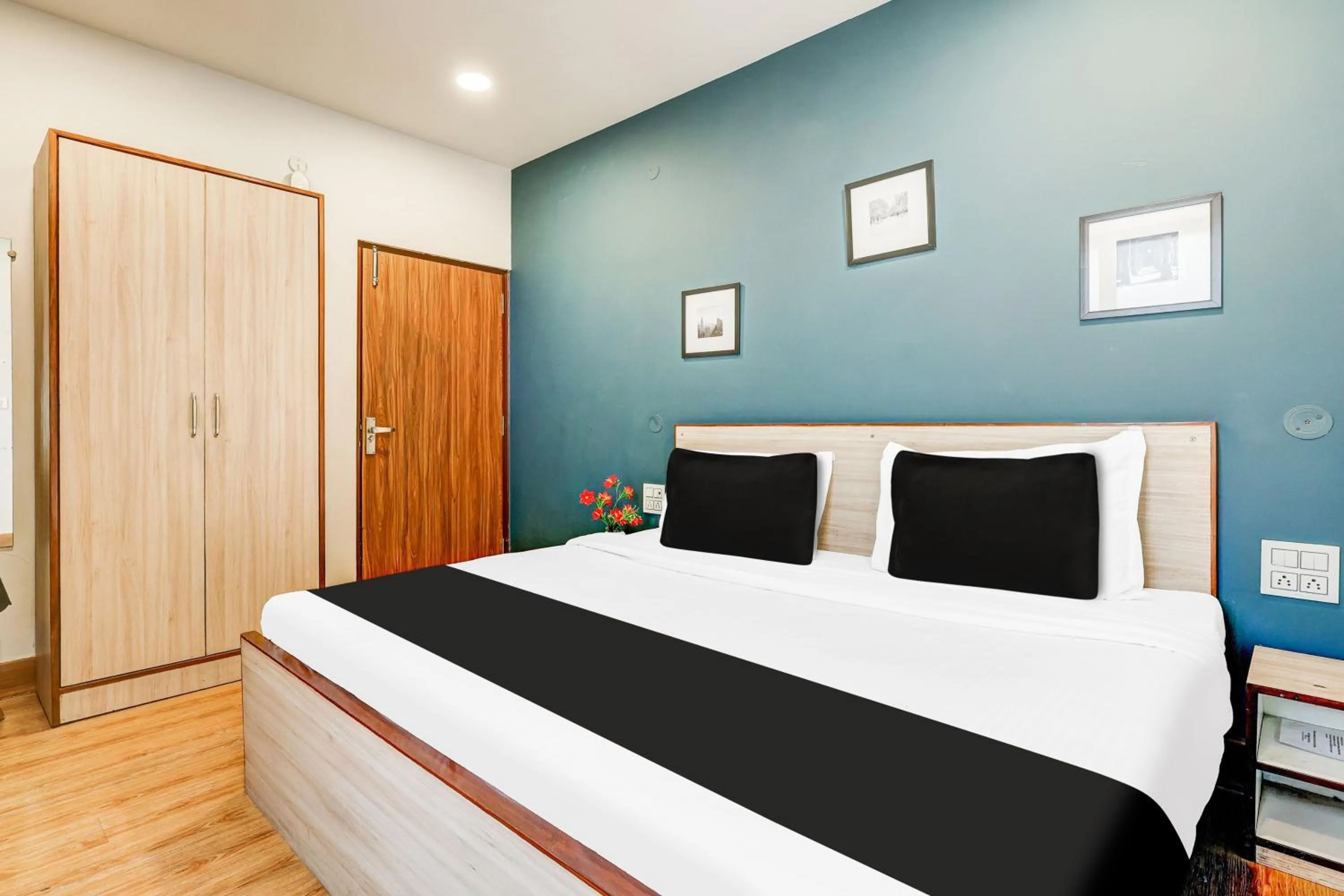 Bedroom, Bed in Super Collection O Palam Near Railway Station