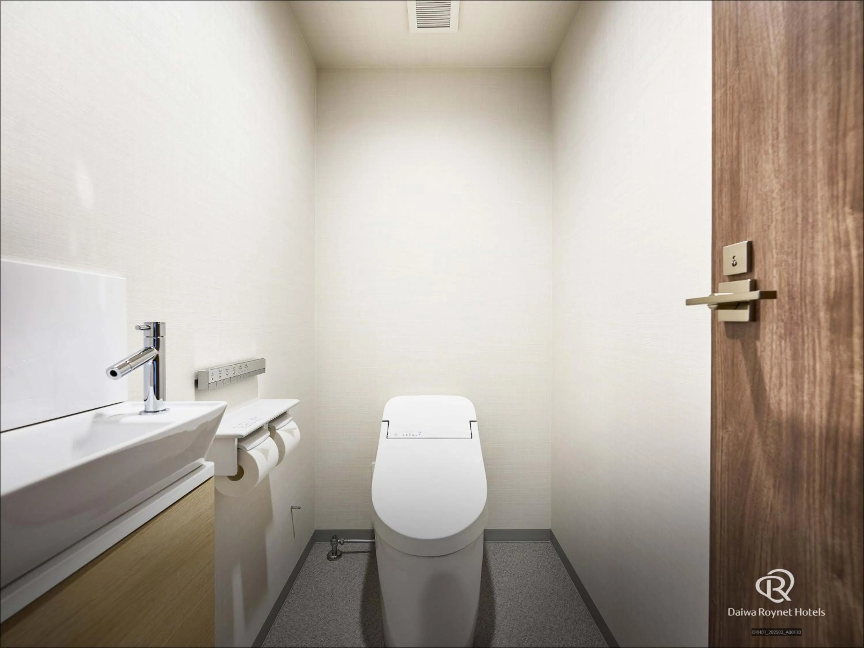 Toilet in Daiwa Roynet Hotel Akita Ekimae