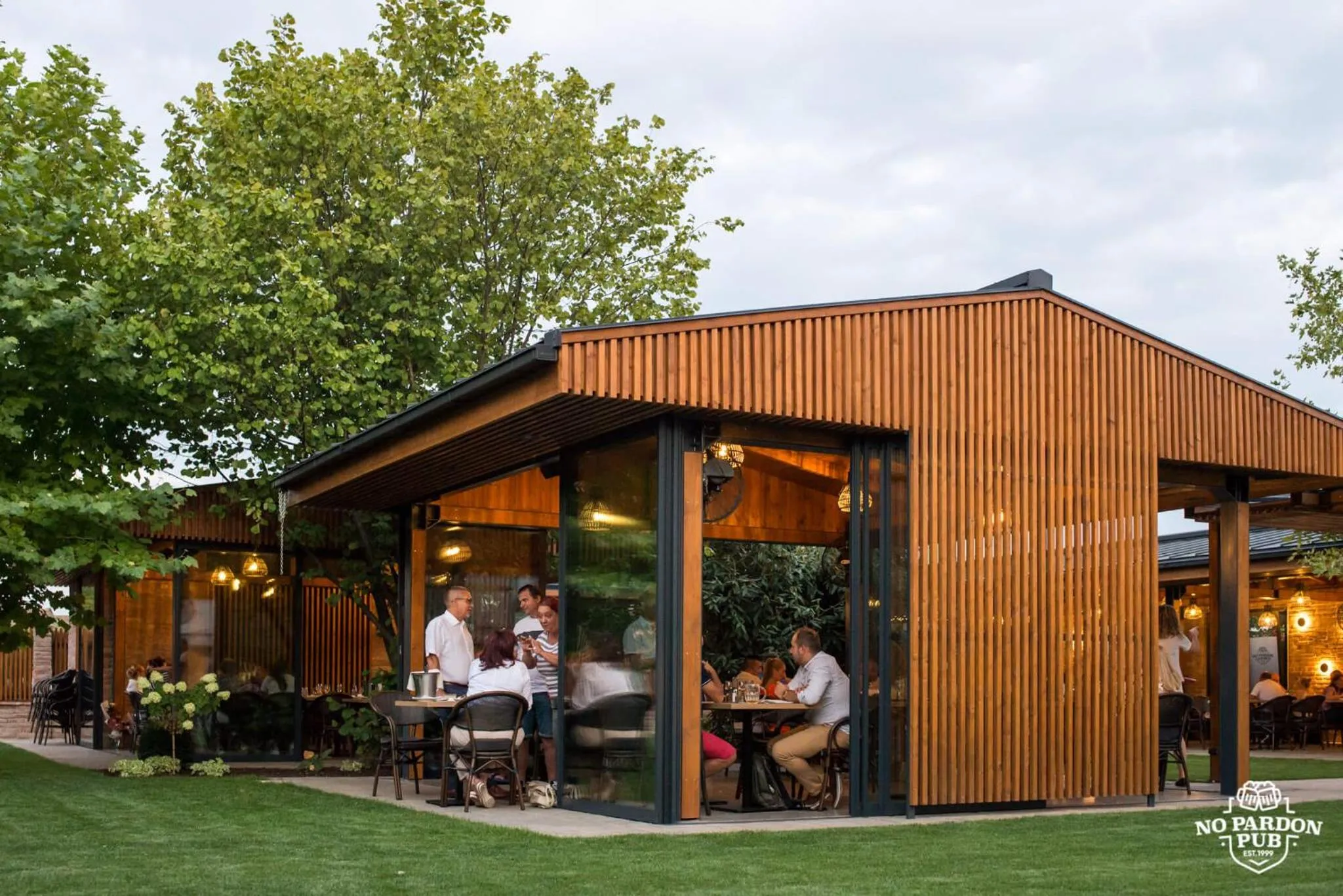 Restaurant/places to eat in No Pardon Hotel