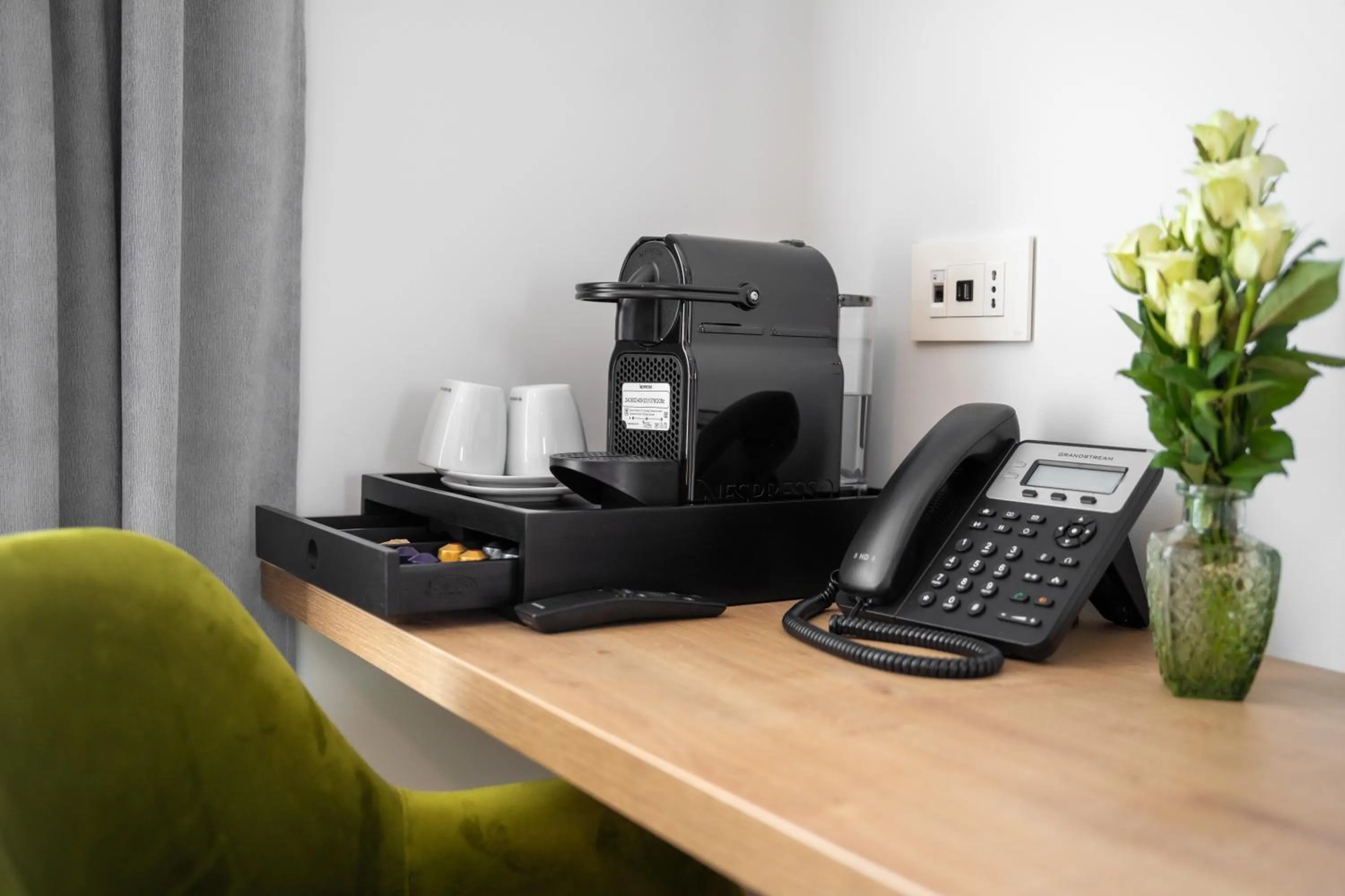 Coffee/tea facilities in No Pardon Hotel