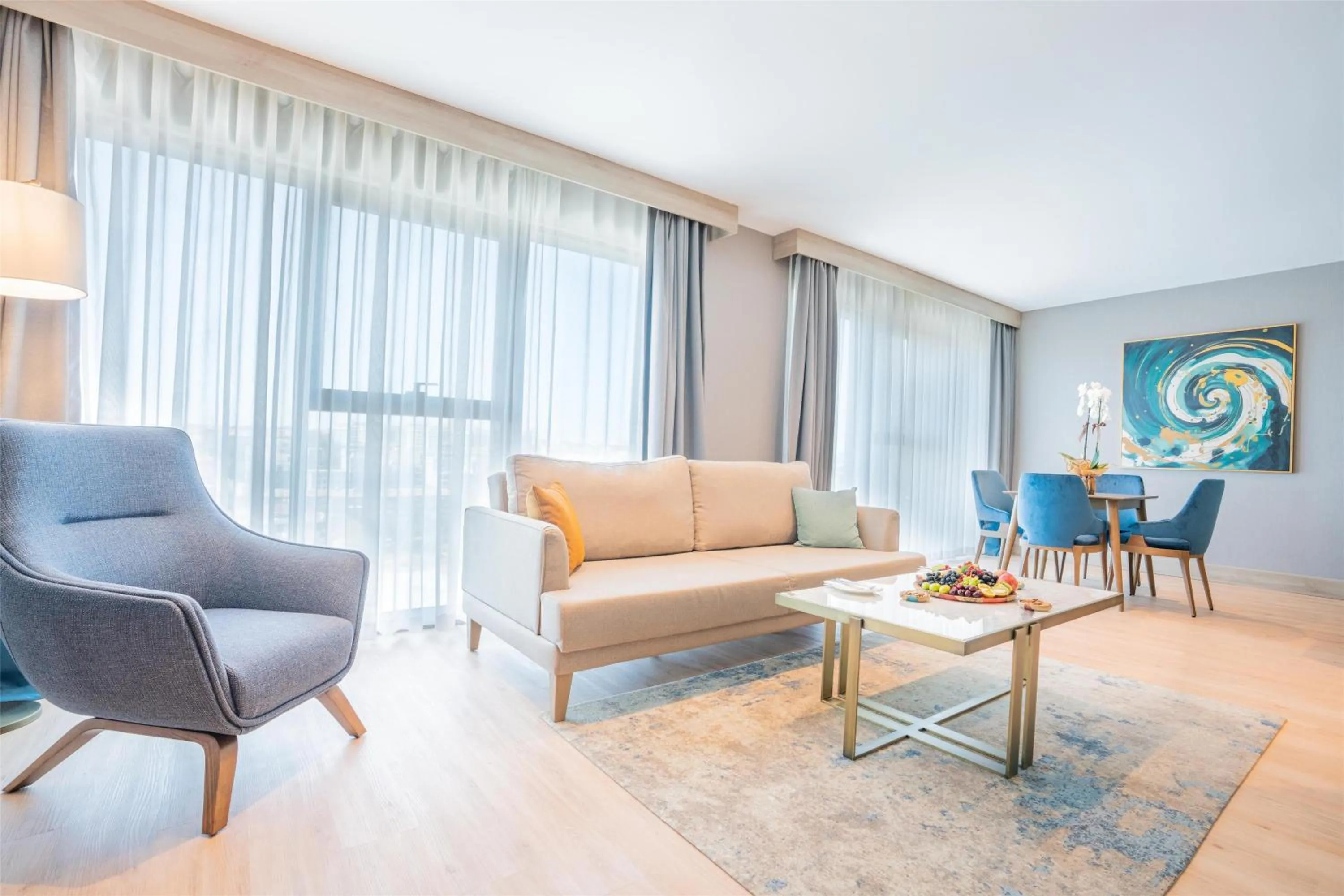 Photo of the whole room in Radisson Hotel Istanbul Merter