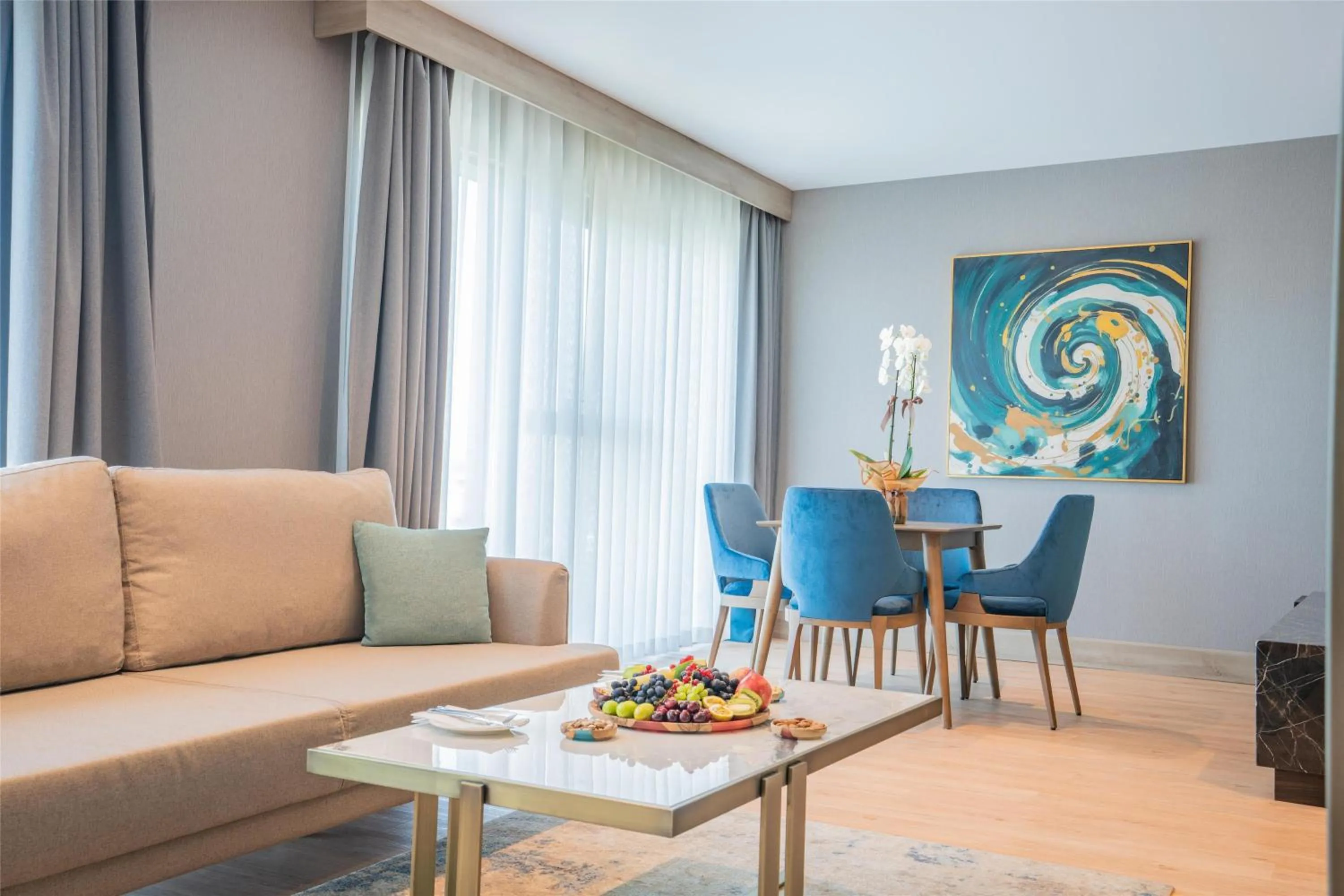 Photo of the whole room in Radisson Hotel Istanbul Merter