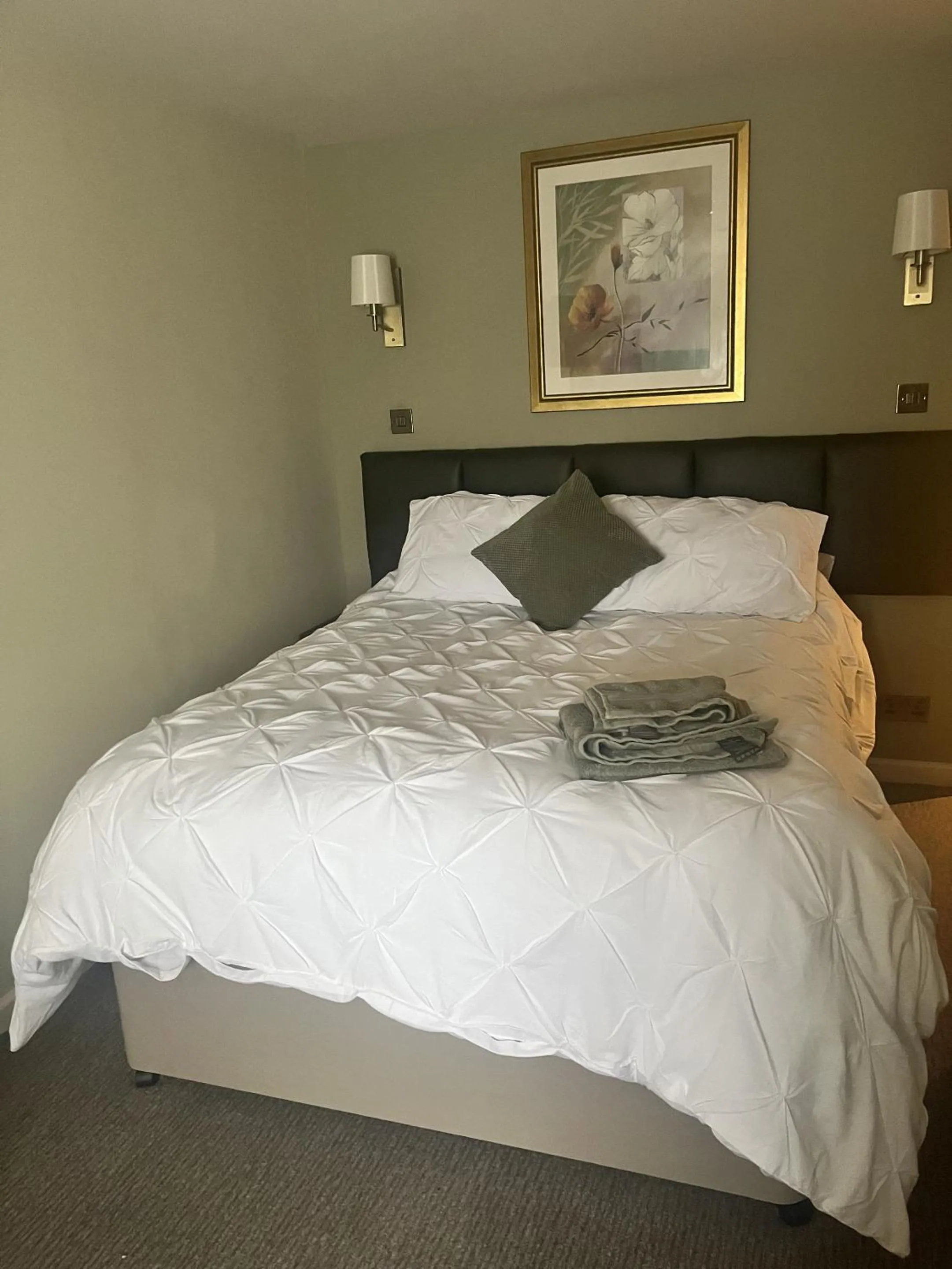 Bedroom, Bed in The Shambles