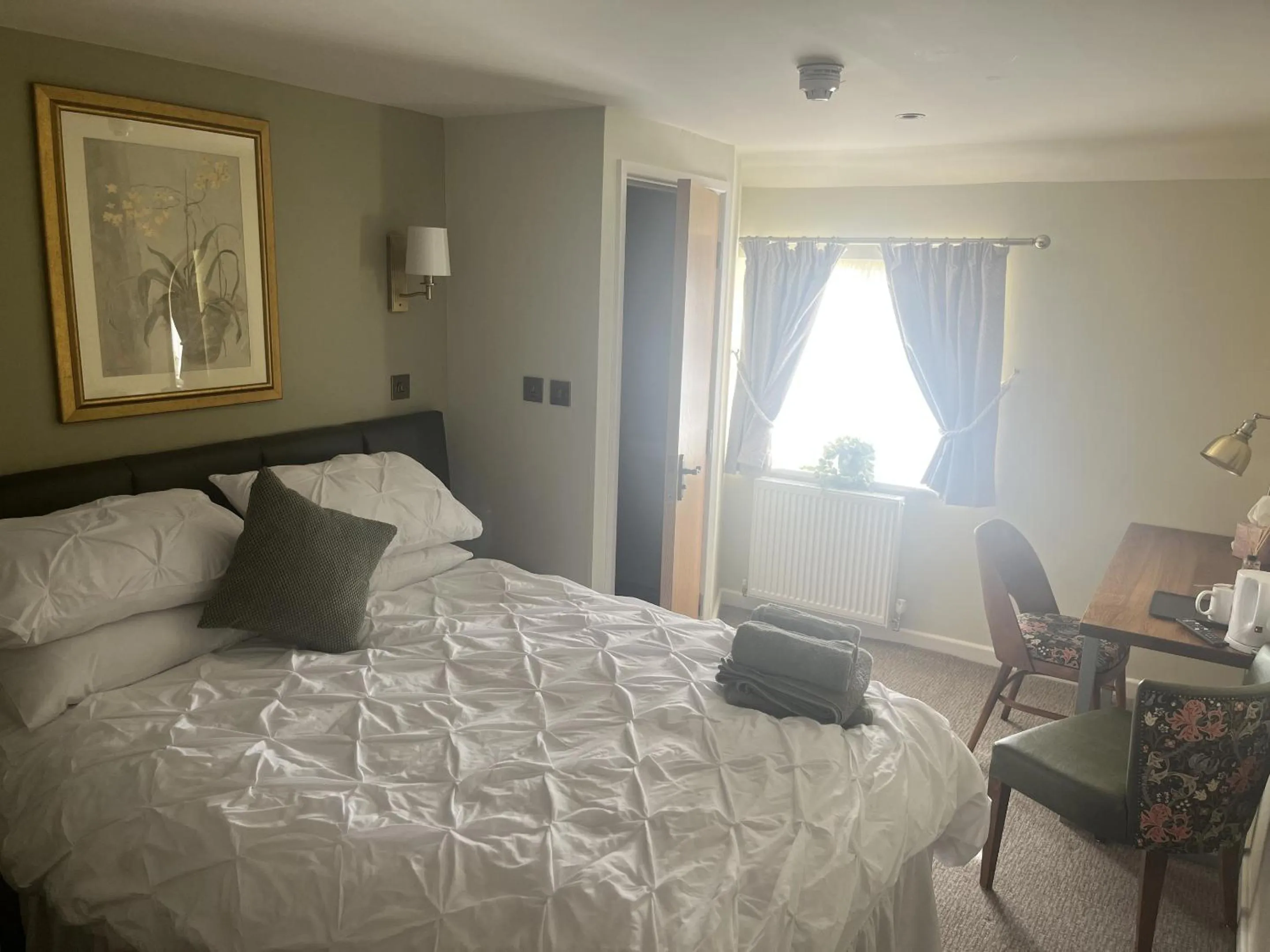 Bedroom, Bed in The Shambles