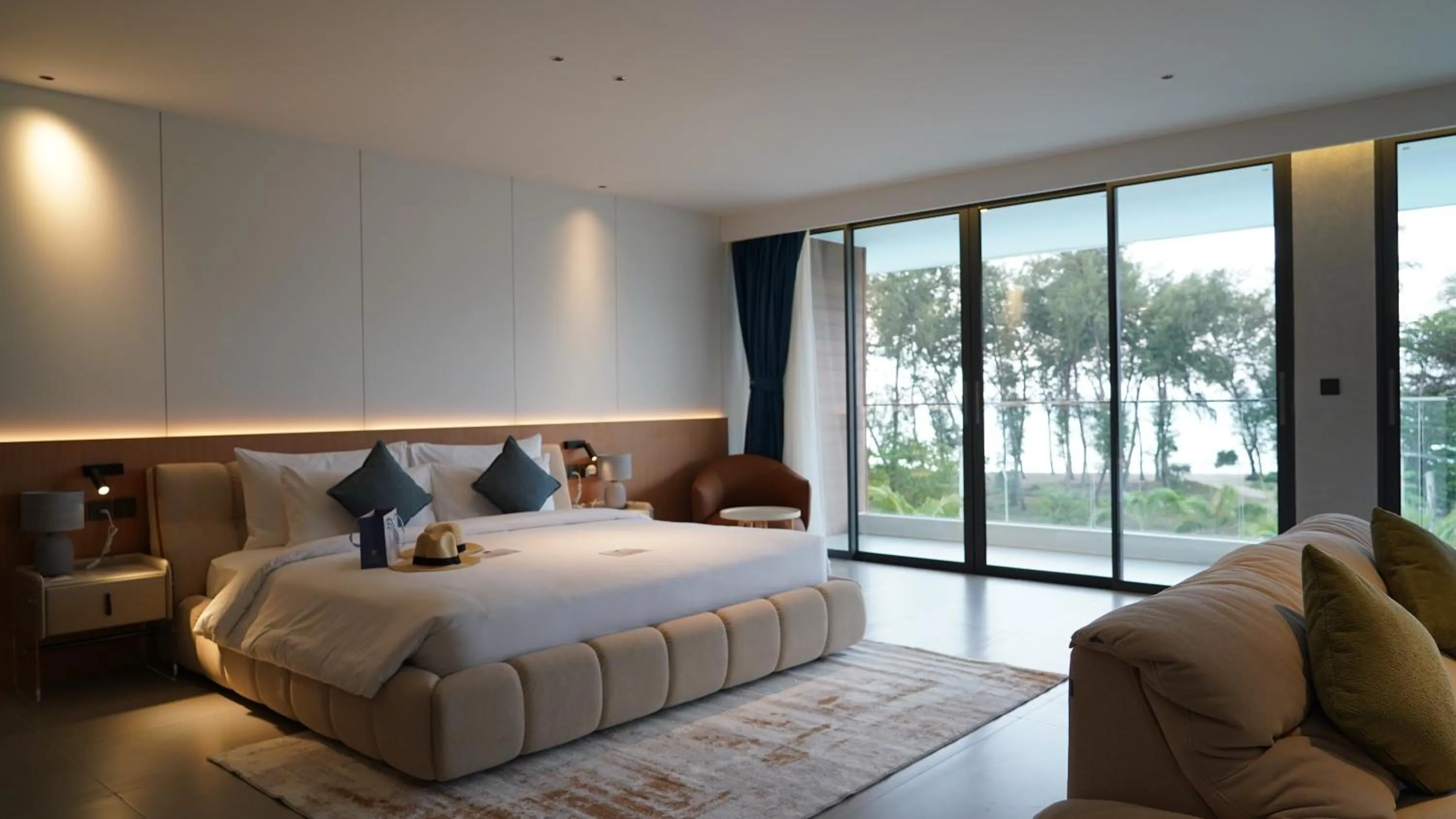 Balcony/Terrace, Bed in Kora Beach Resort Phuket