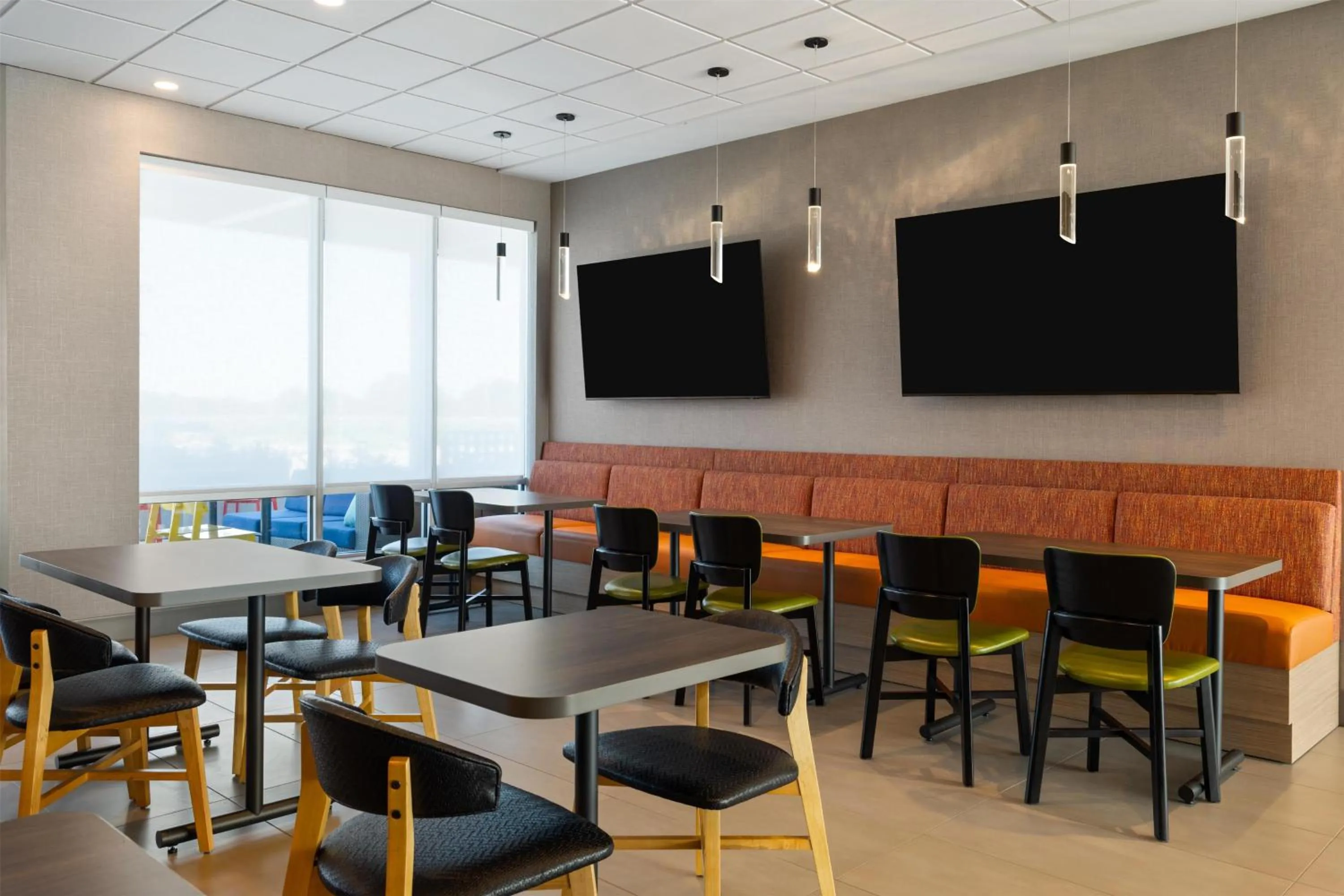 Breakfast in Home2 Suites By Hilton Kearney