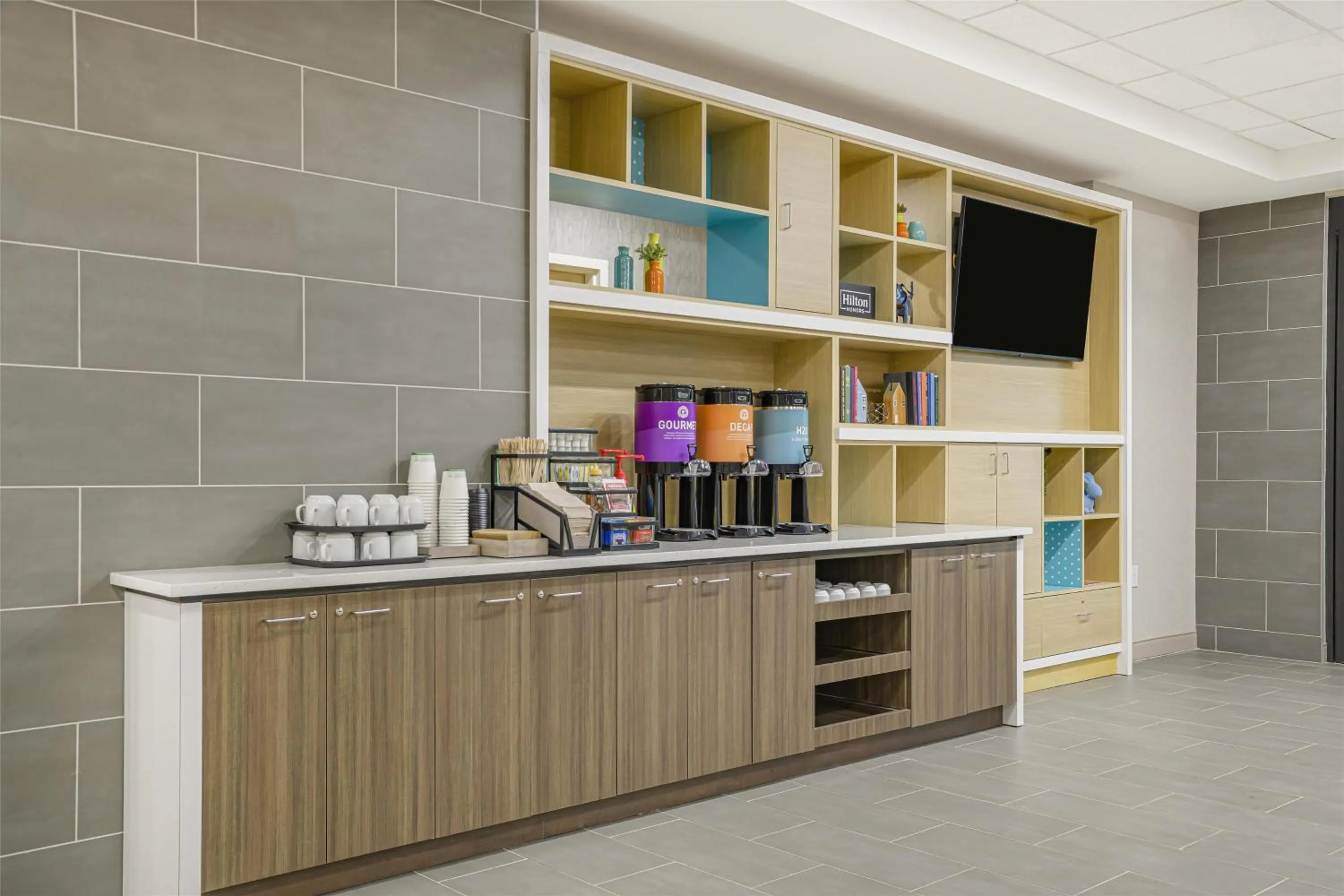 Dining area in Home2 Suites By Hilton Guntersville