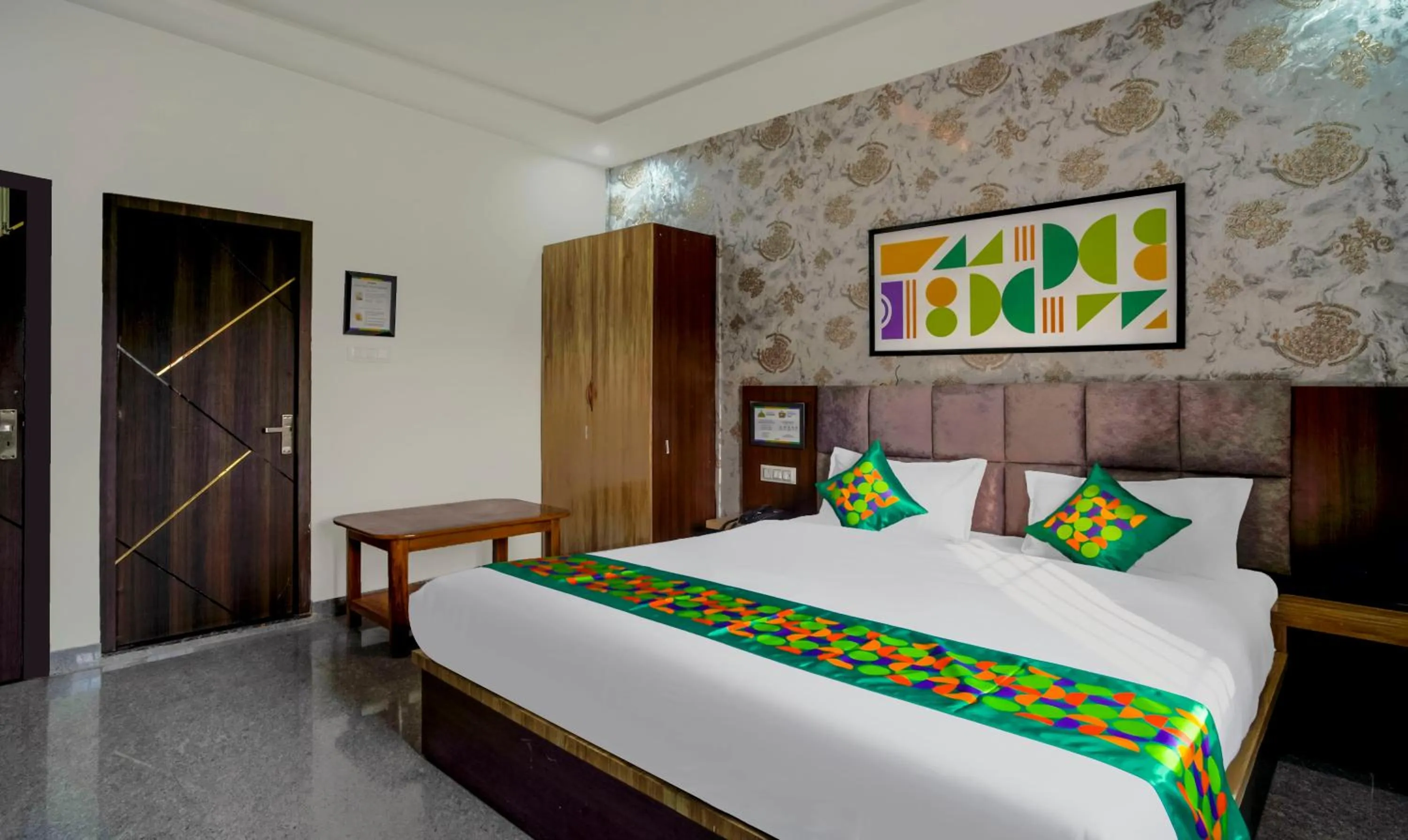 Bedroom, Bed in Treebo NPS Grand, Ranchi Railway Station