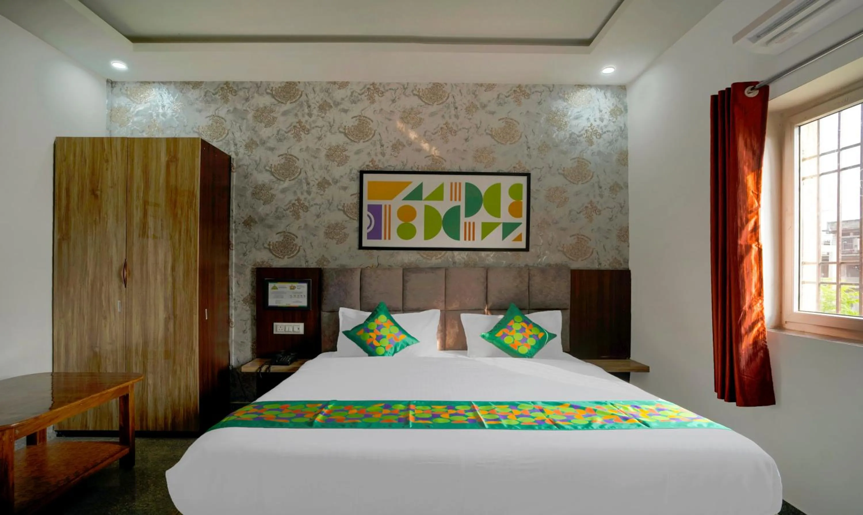 Bedroom, Bed in Treebo NPS Grand, Ranchi Railway Station