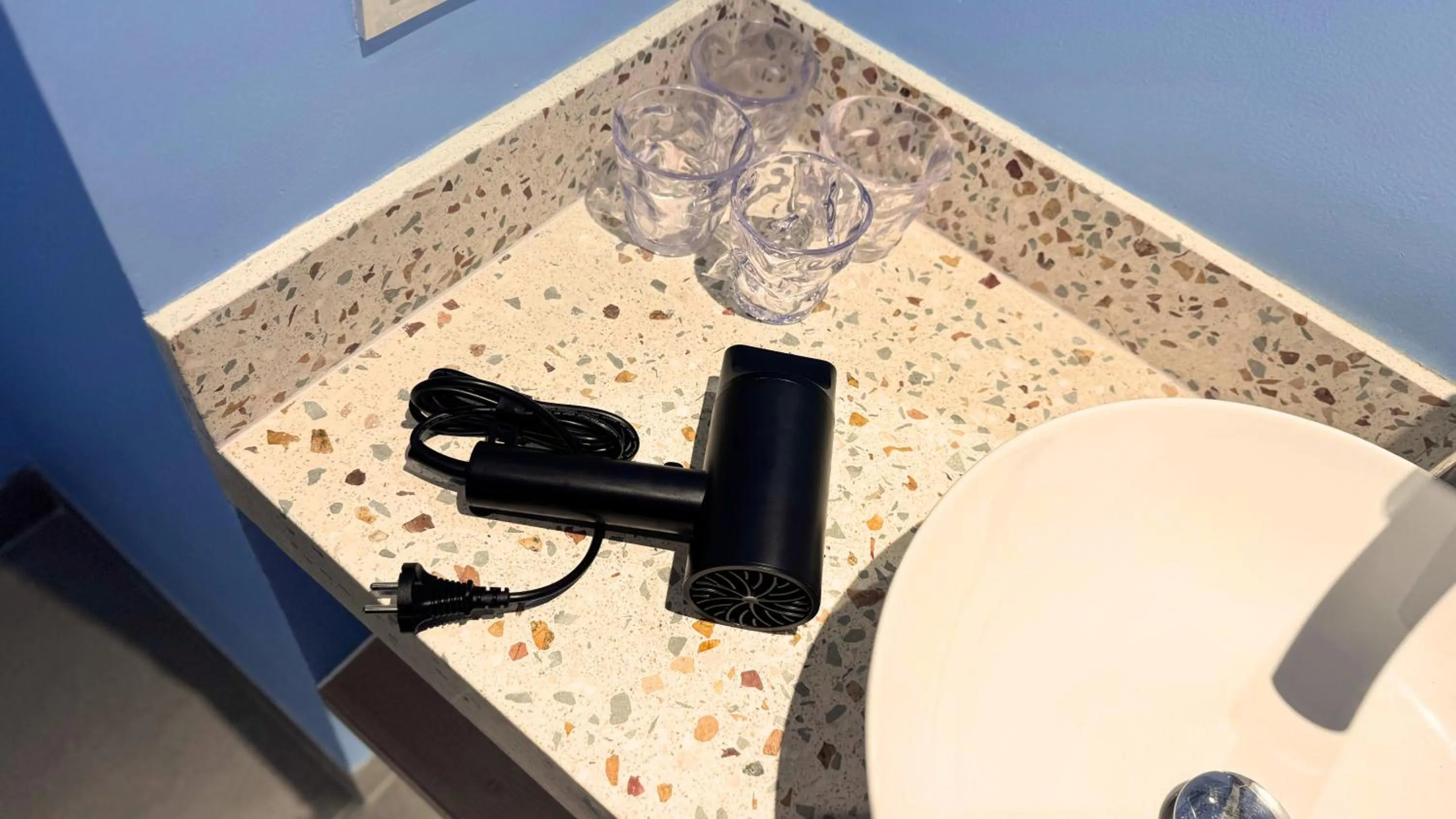 hair dryier in Yellow Bee Resort Cililitan