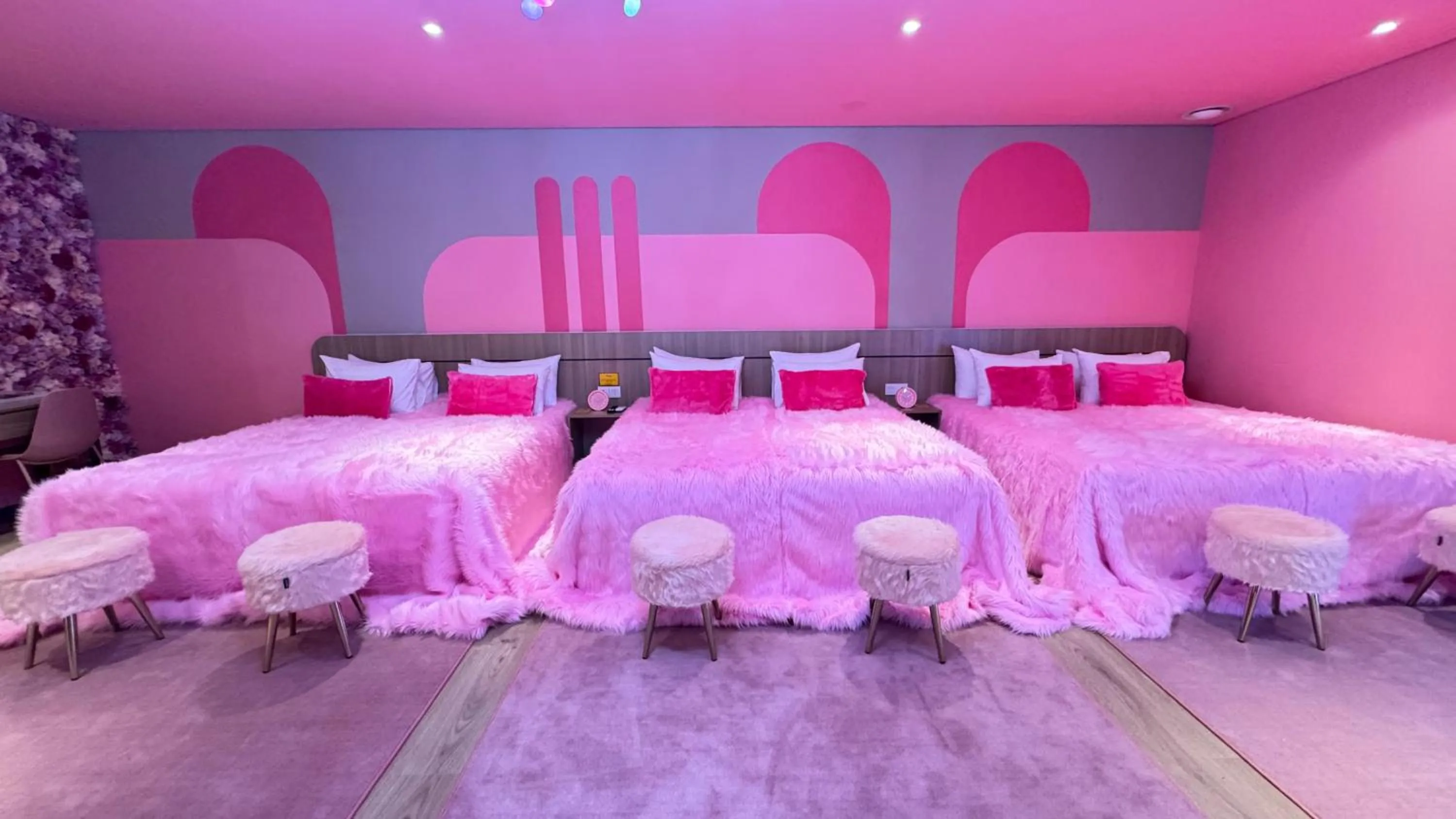 Bedroom, Bed in Yellow Bee Resort Cililitan