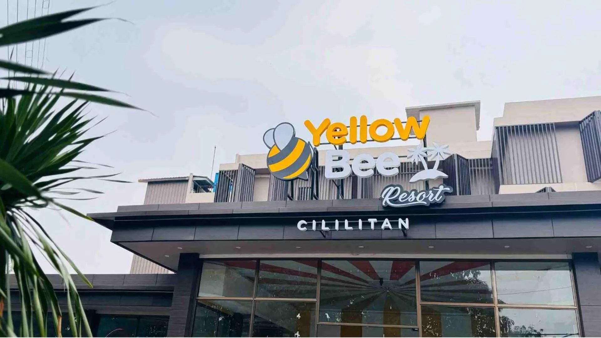 Property logo or sign in Yellow Bee Resort Cililitan